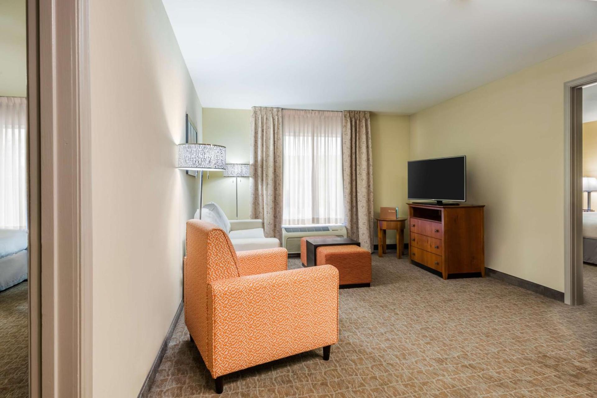 Larkspur Landing Extended Stay Suites St Louis Riverport photo 13