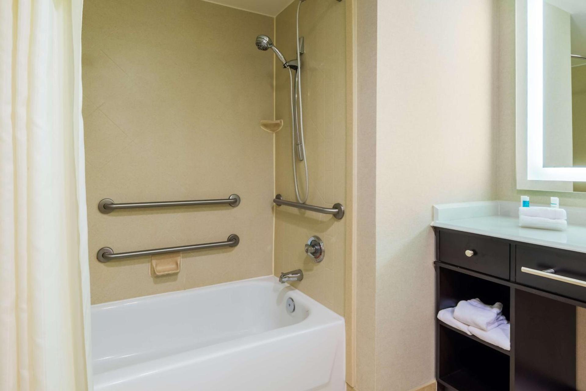 Larkspur Landing Extended Stay Suites St Louis Riverport photo 19