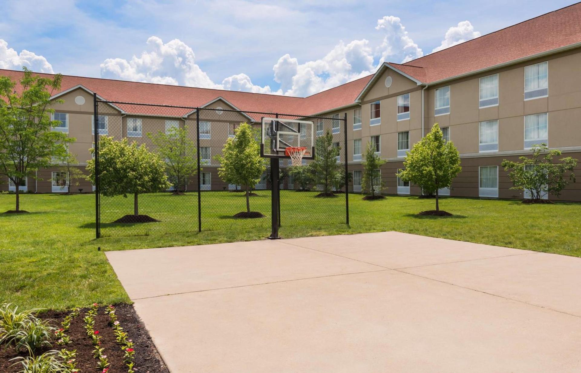 Larkspur Landing Extended Stay Suites St Louis Riverport photo 29