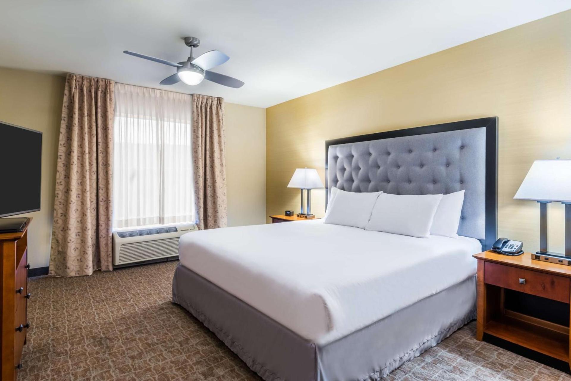 Larkspur Landing Extended Stay Suites St Louis Riverport photo 14