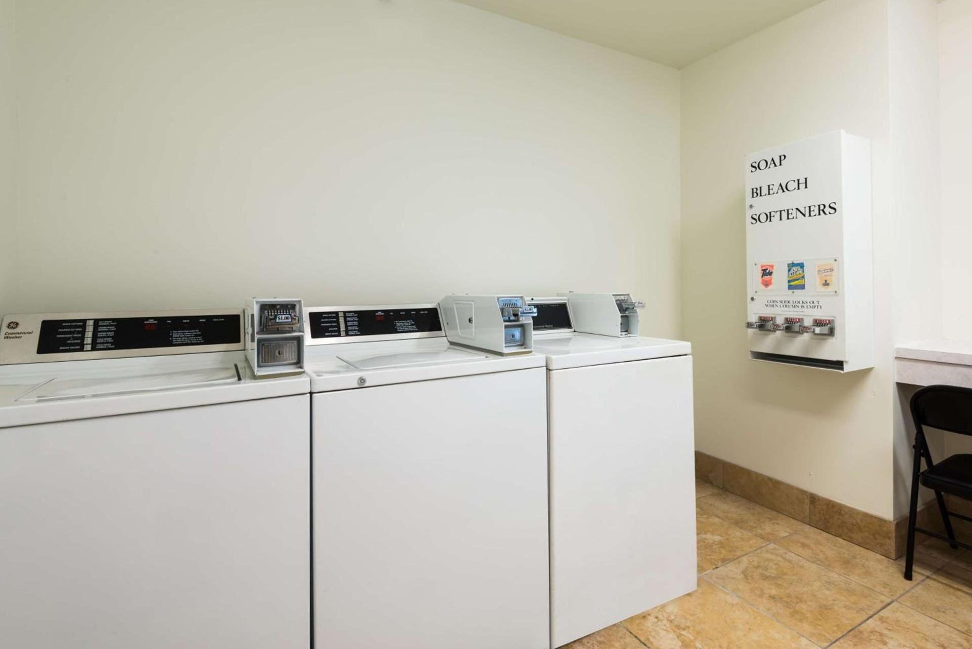 Larkspur Landing Extended Stay Suites St Louis Riverport photo 28