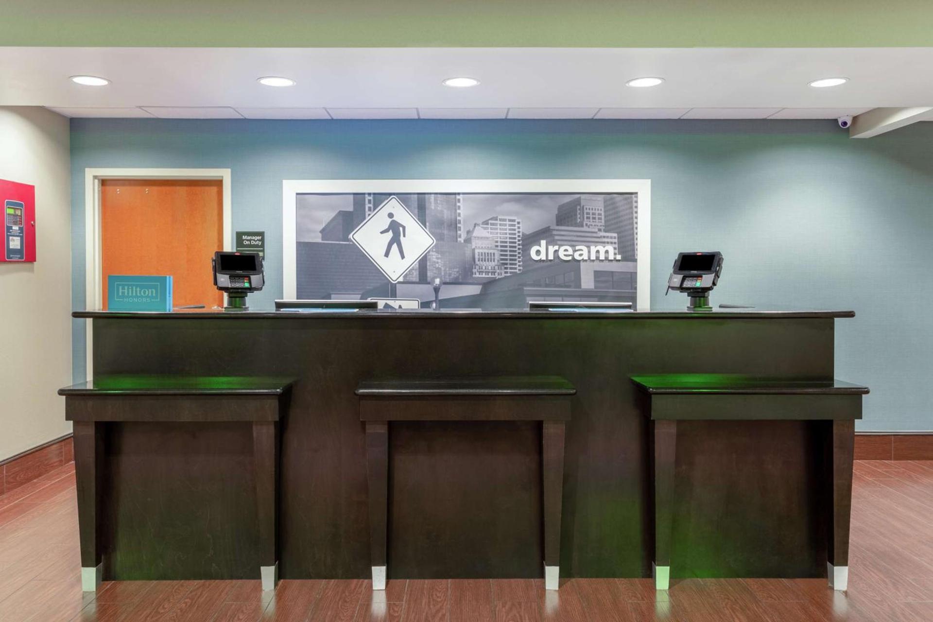 Hampton Inn Richmond - South photo 3