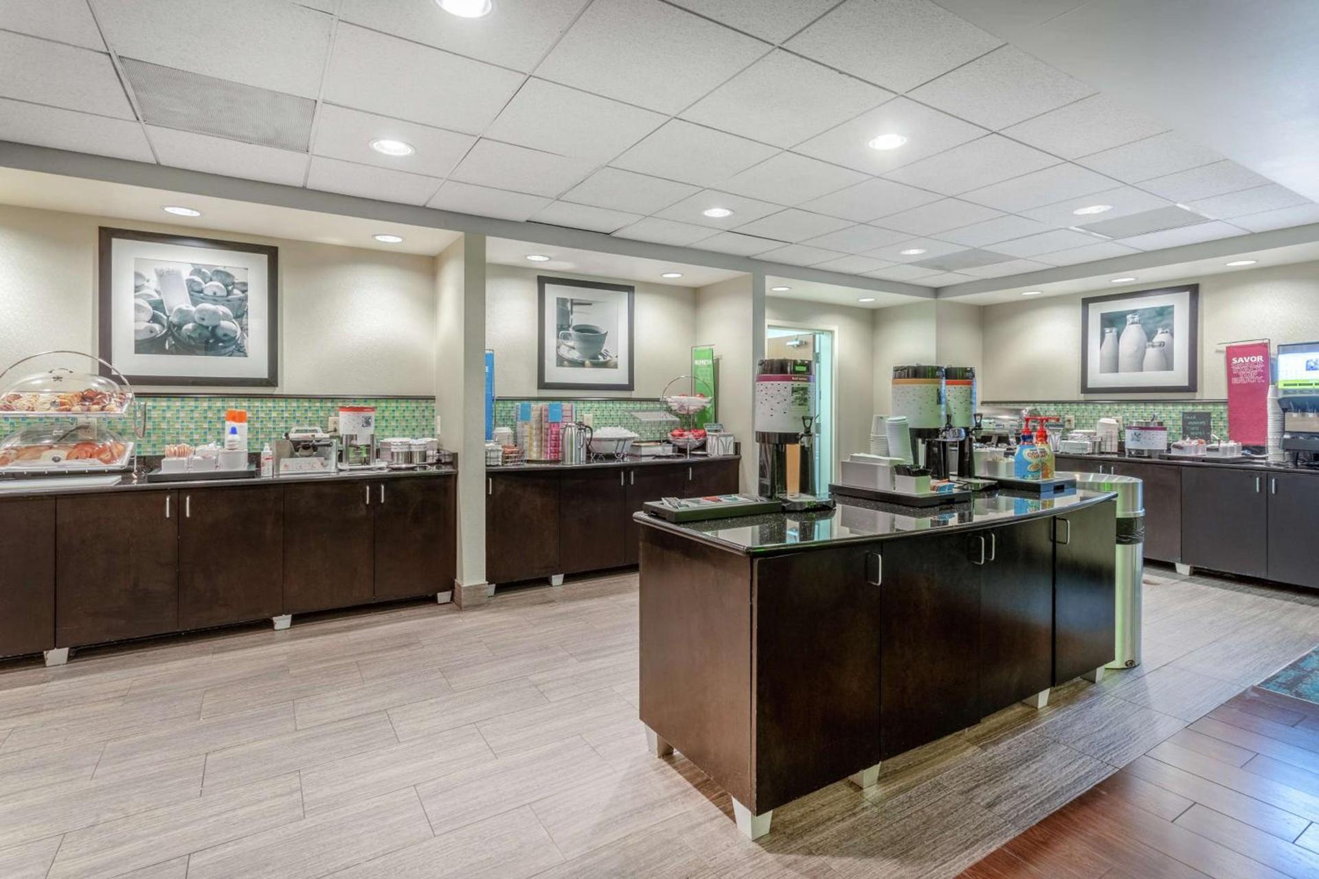 Hampton Inn Richmond - South photo 6