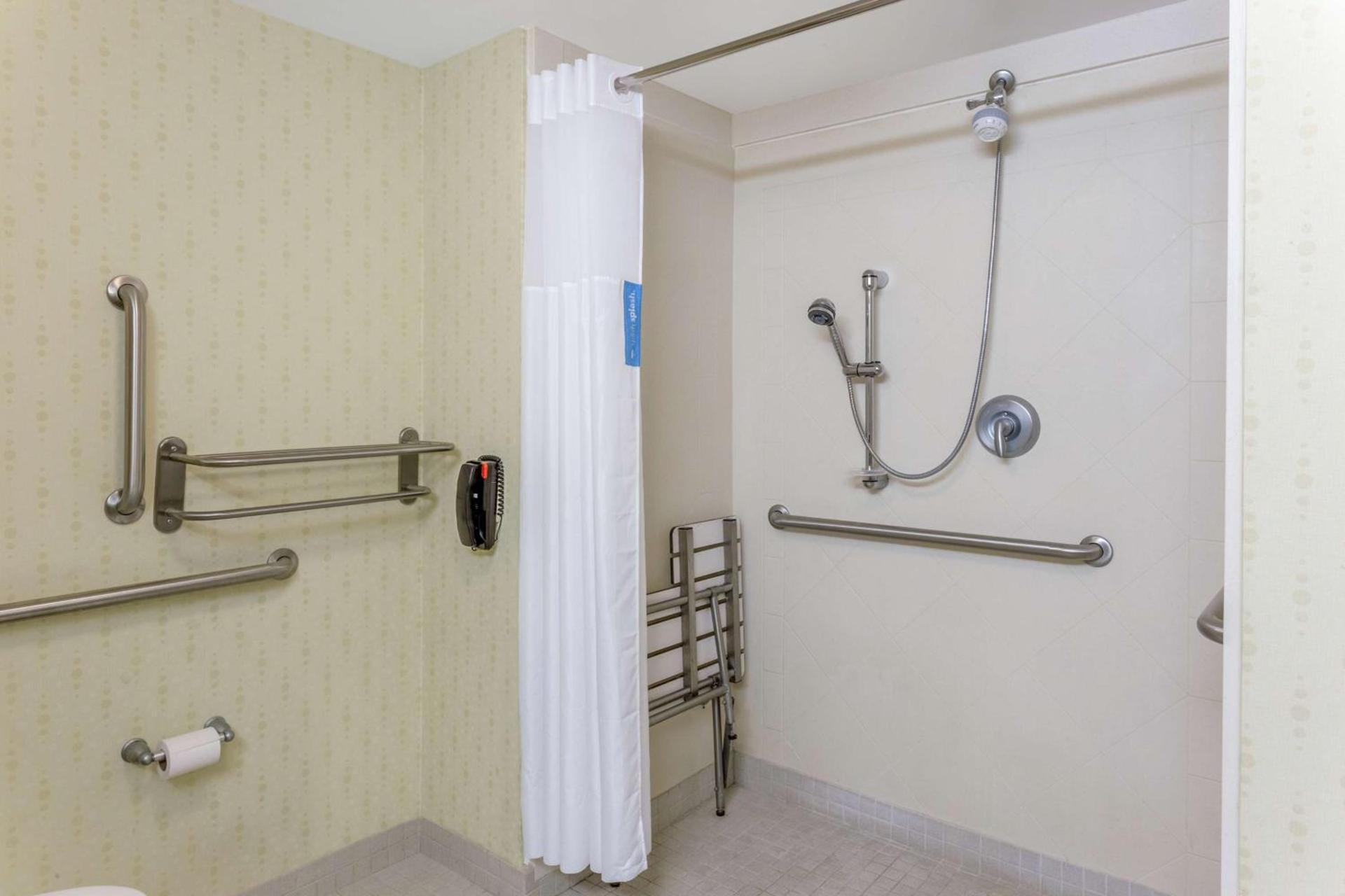 Hampton Inn Richmond - South photo 18