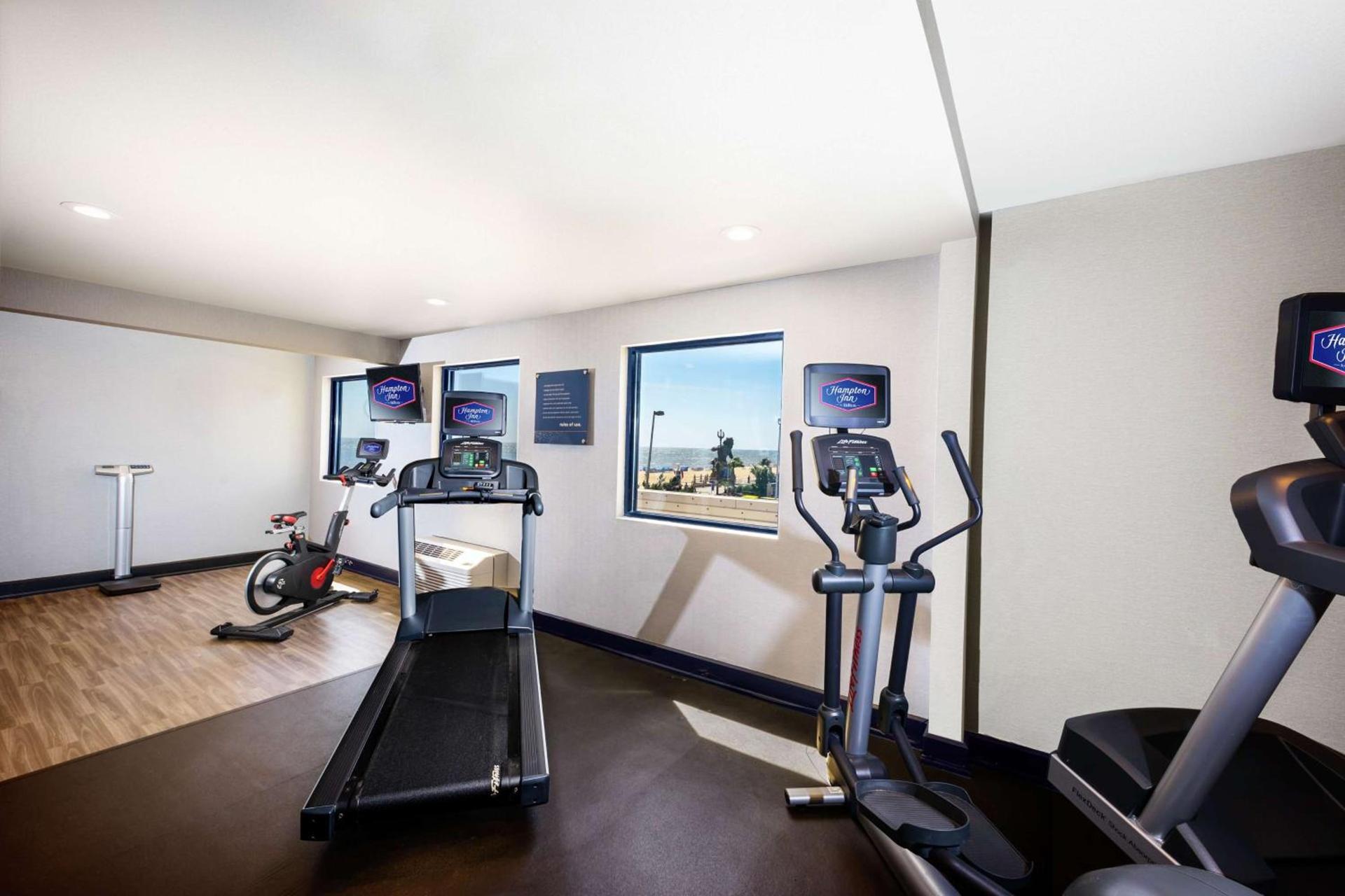Hampton Inn Virginia Beach Oceanfront North photo 21