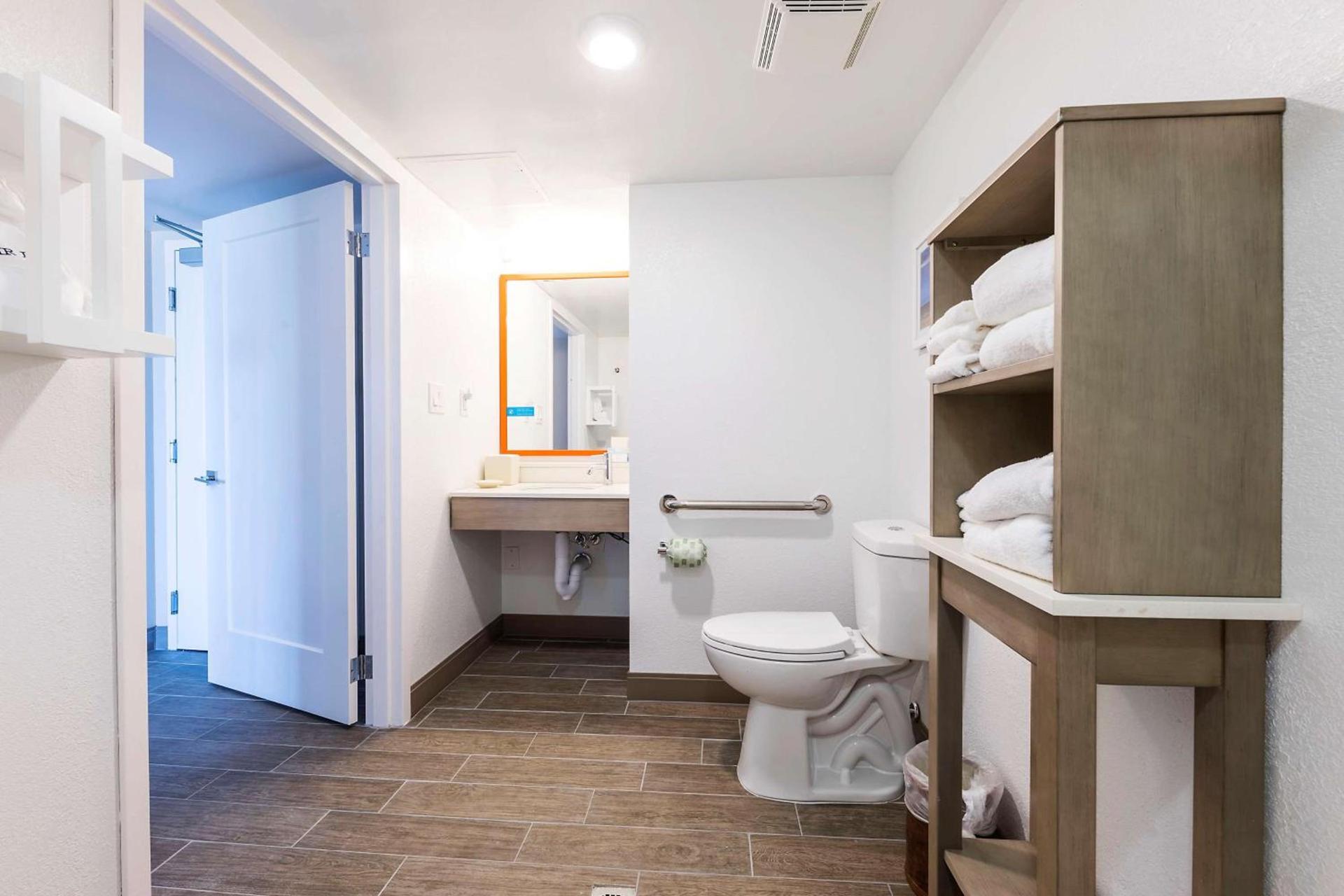 Hampton Inn Virginia Beach Oceanfront North photo 38
