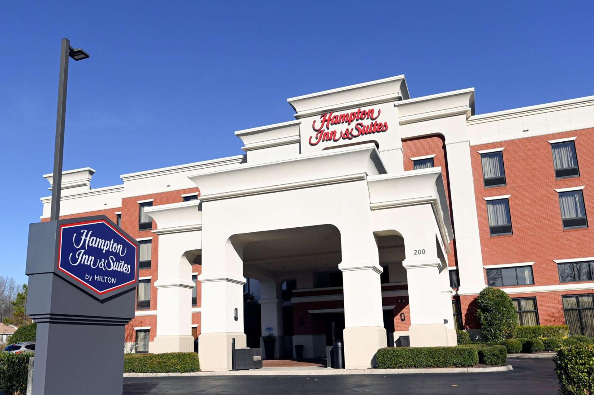 Hampton Inn & Suites Smithfield photo 1
