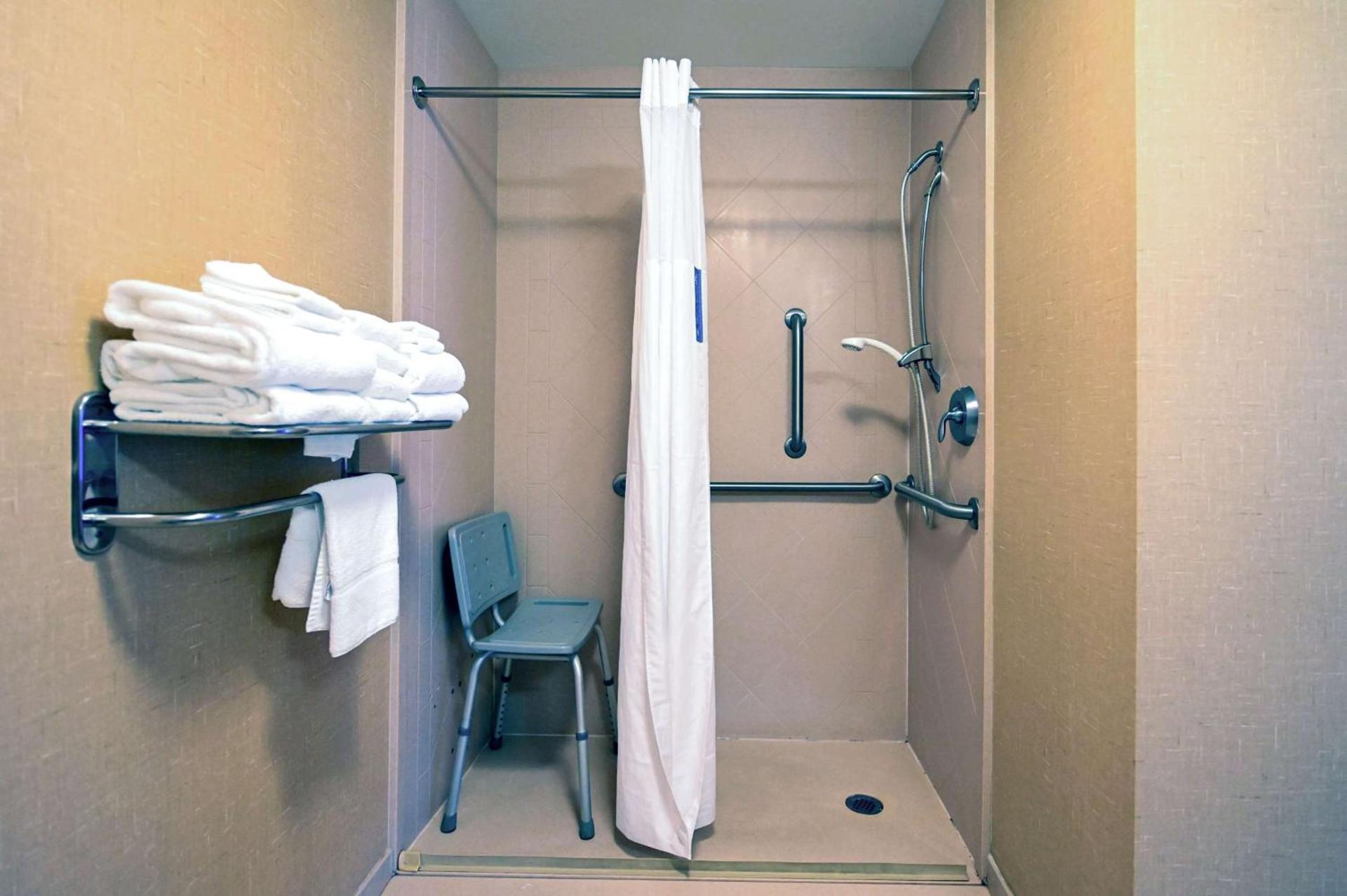 Hampton Inn & Suites Smithfield photo 9