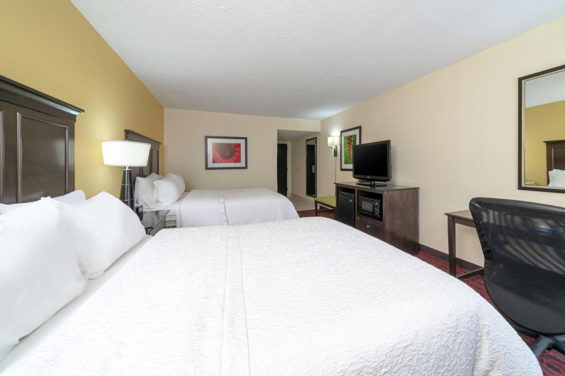 Hampton Inn Hopewell Fort Gregg-Adams photo 12