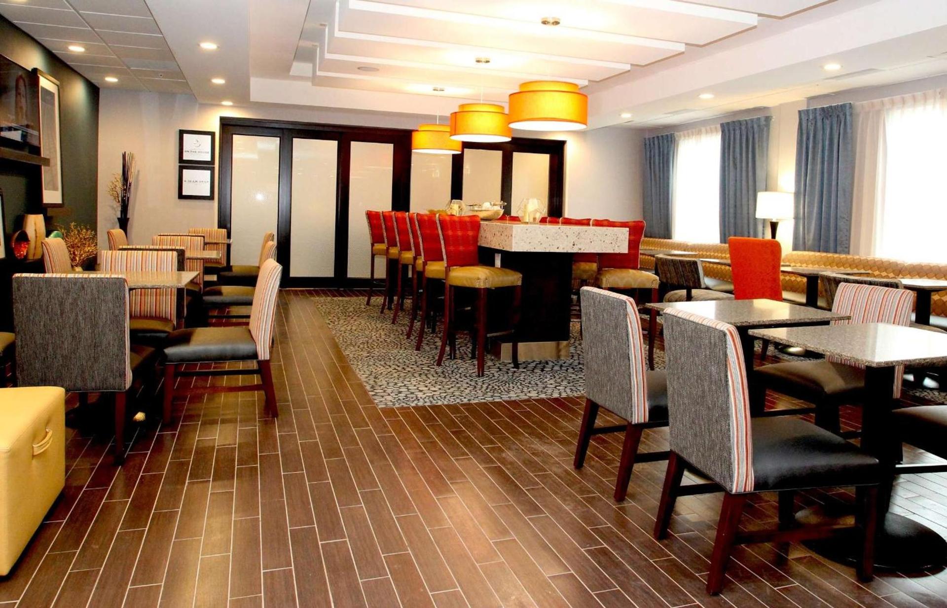 Hampton Inn- Suffolk photo 4