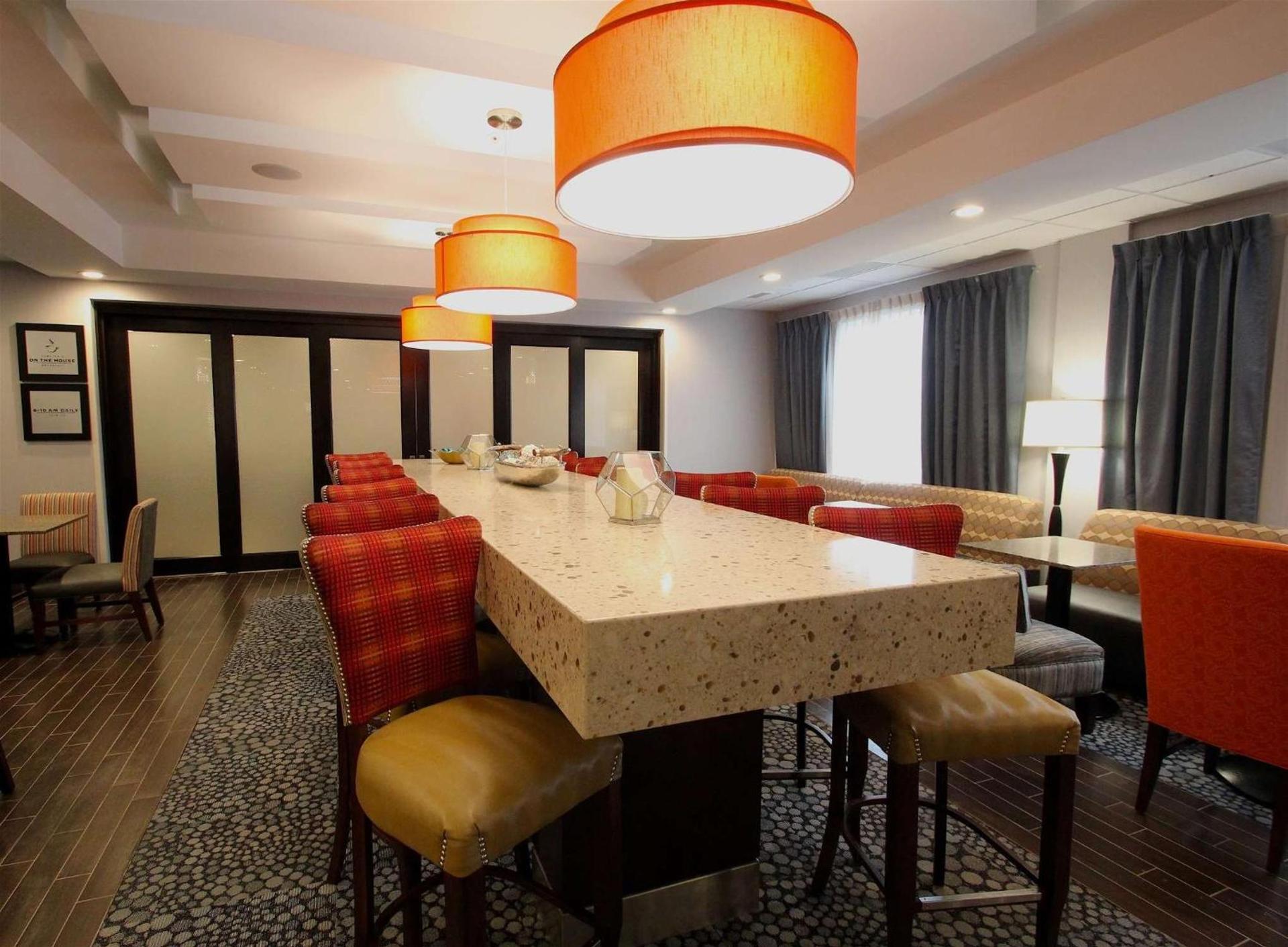 Hampton Inn- Suffolk photo 5