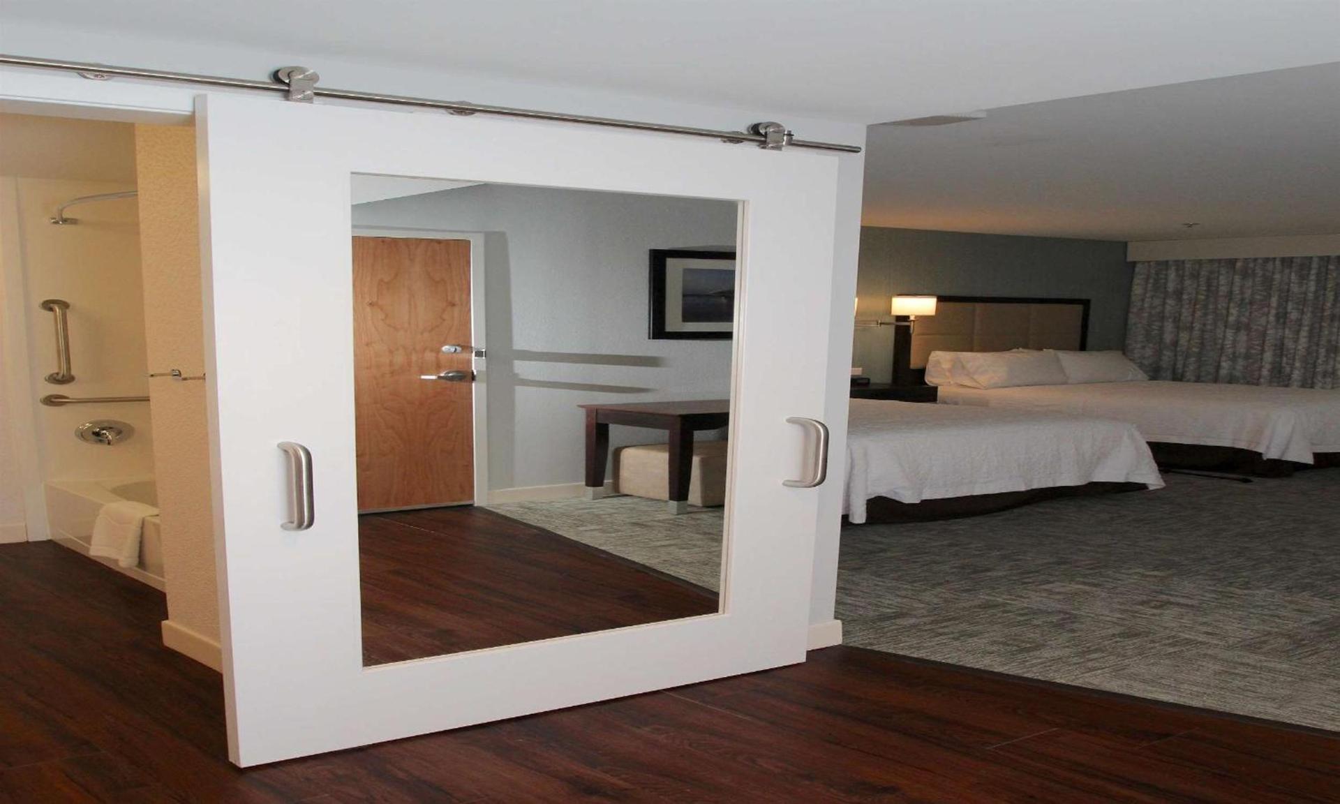 Hampton Inn- Suffolk photo 9