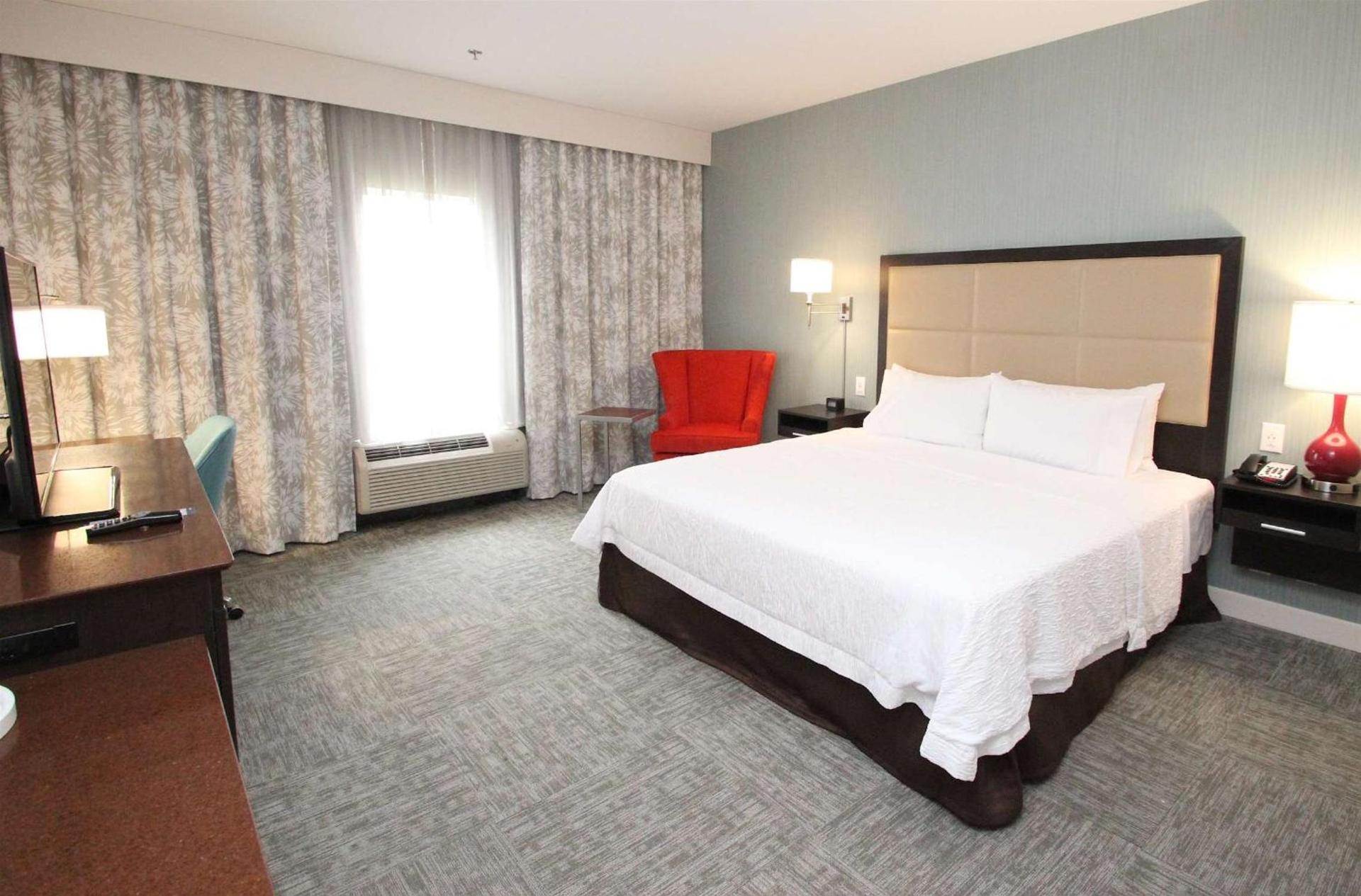 Hampton Inn- Suffolk photo 10