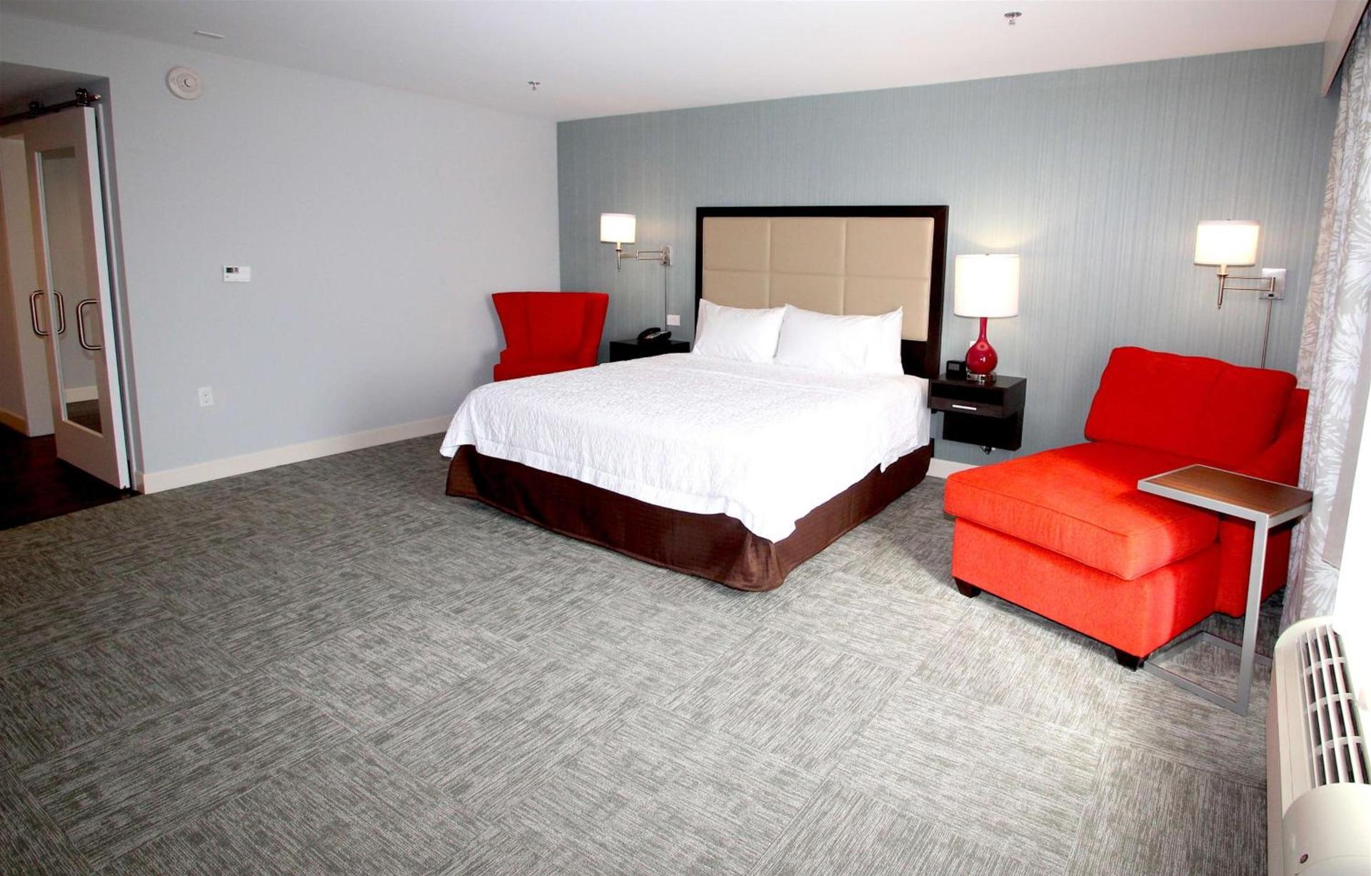 Hampton Inn- Suffolk photo 16