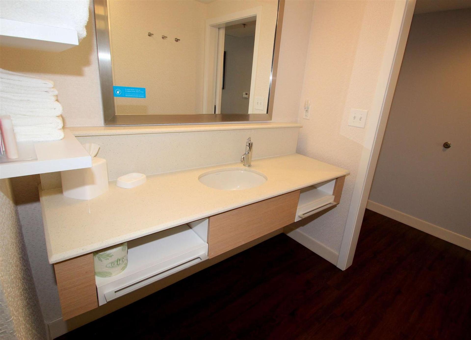 Hampton Inn- Suffolk photo 20