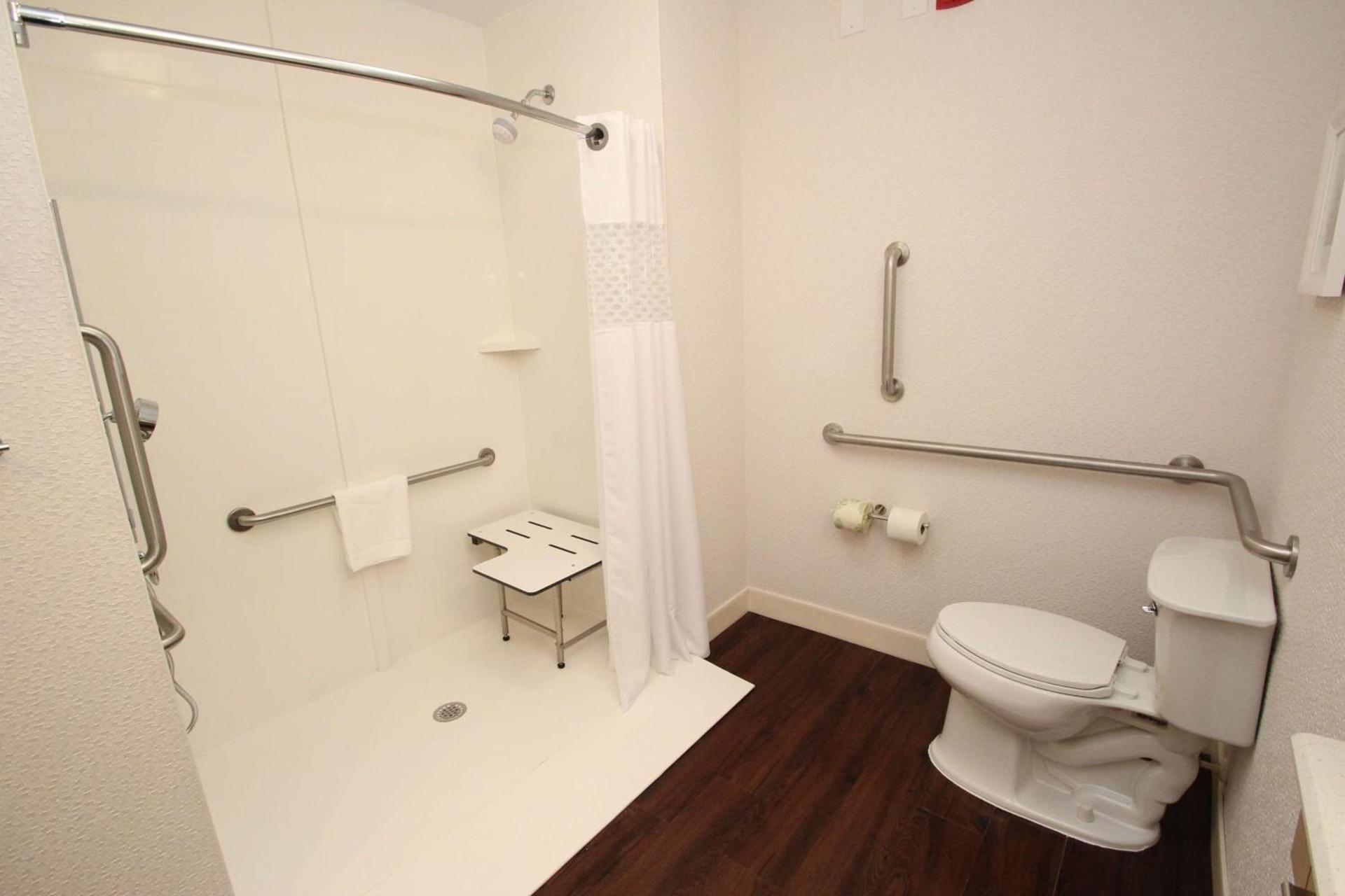 Hampton Inn- Suffolk photo 21