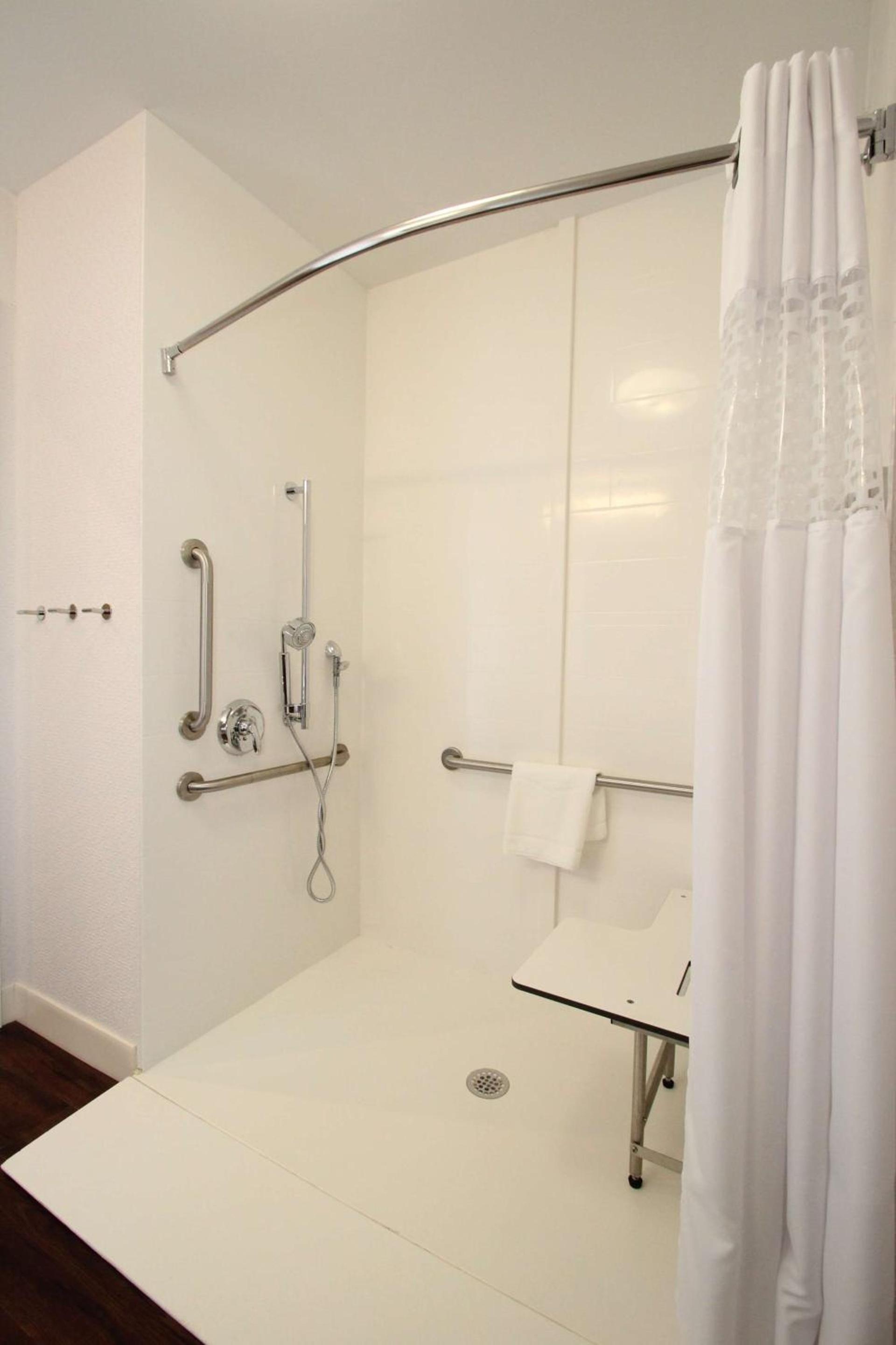 Hampton Inn- Suffolk photo 23