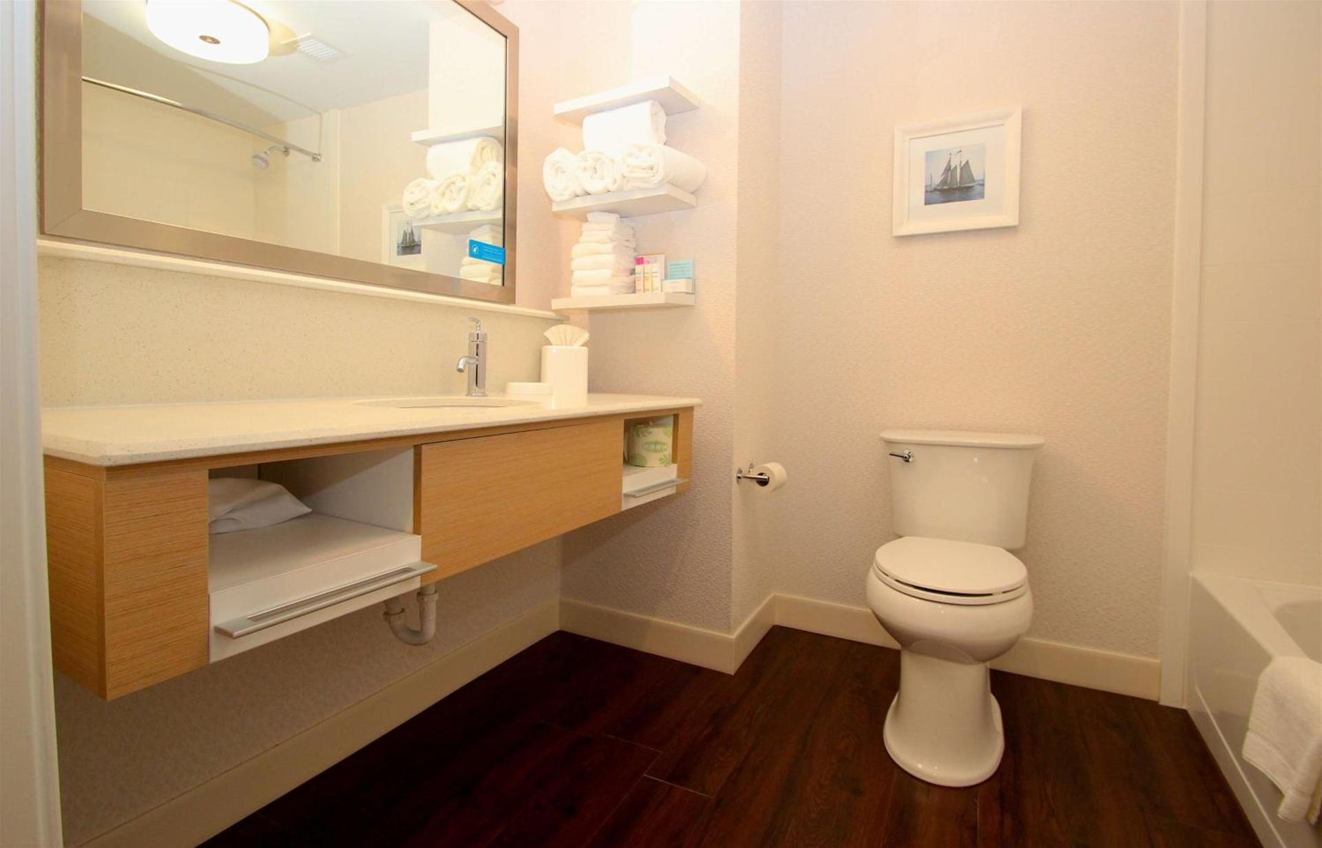 Hampton Inn- Suffolk photo 30