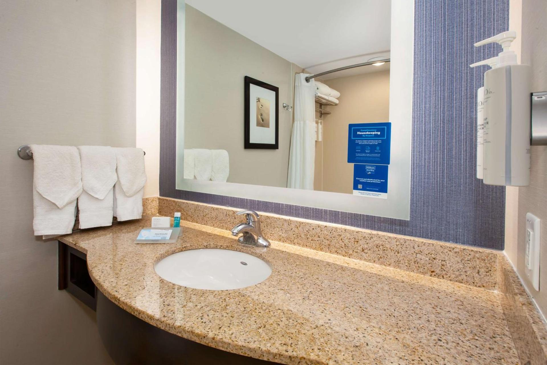 Hilton Garden Inn Virginia Beach Oceanfront photo 10