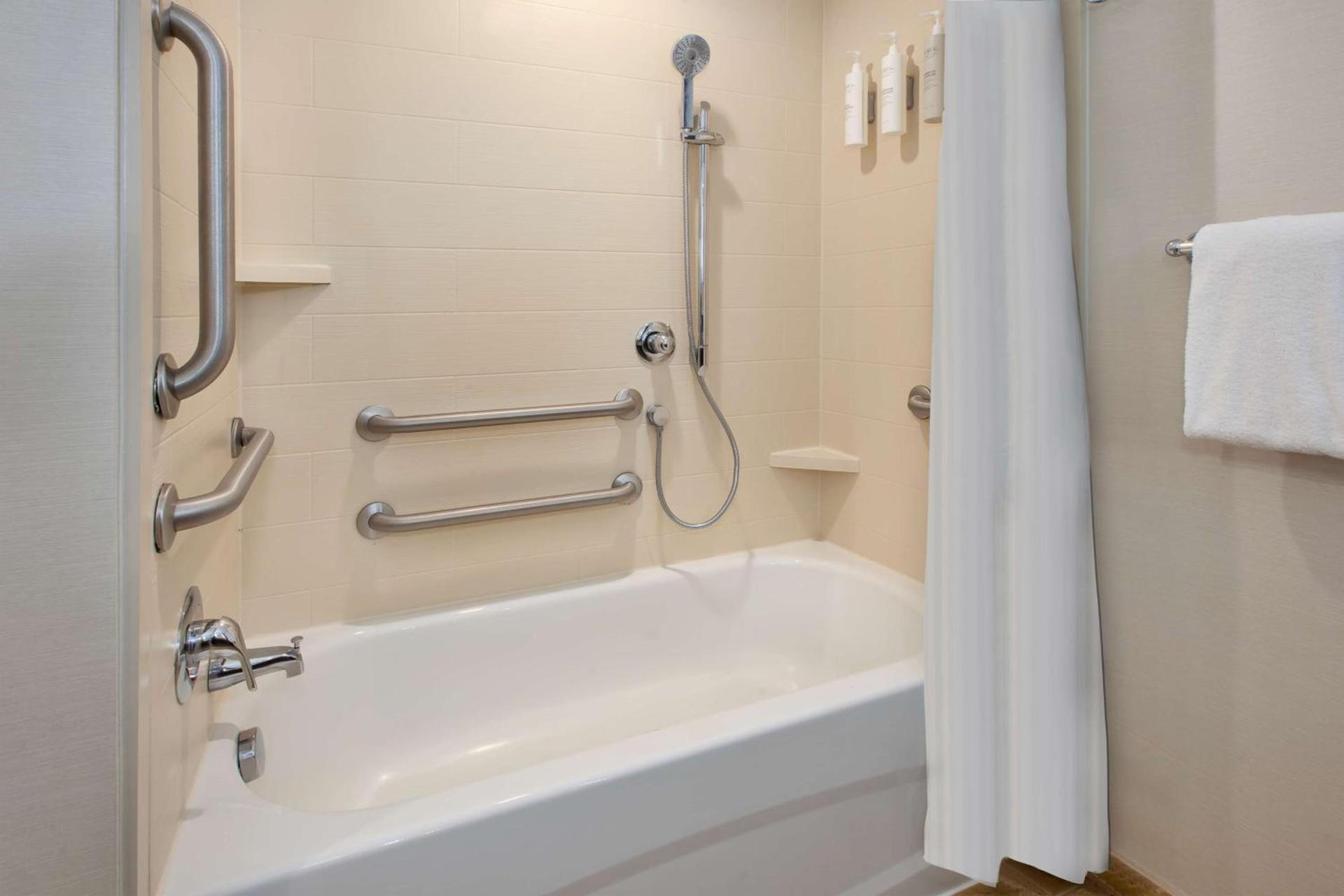 Hilton Garden Inn Virginia Beach Oceanfront photo 12