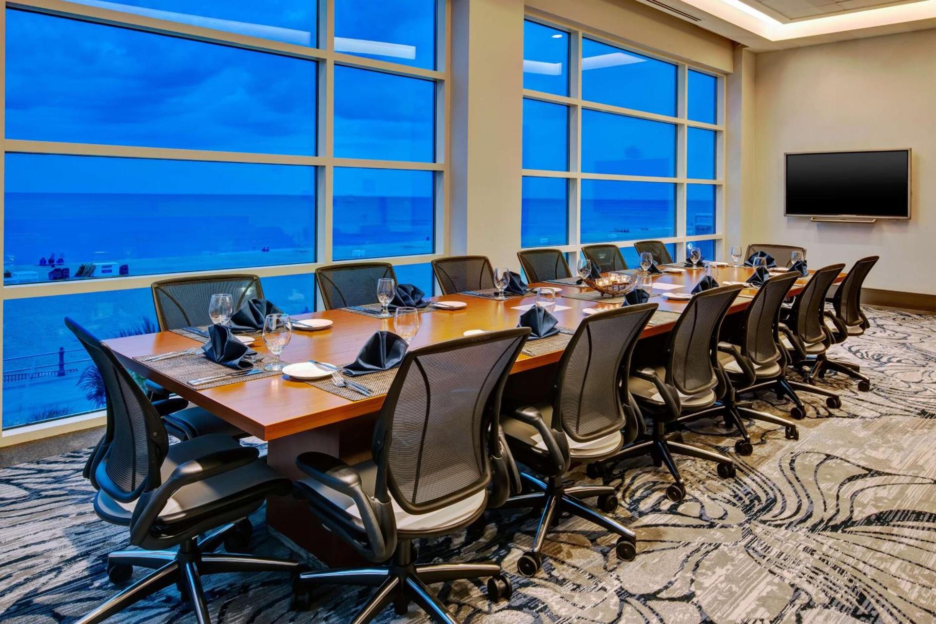 Hilton Garden Inn Virginia Beach Oceanfront photo 16