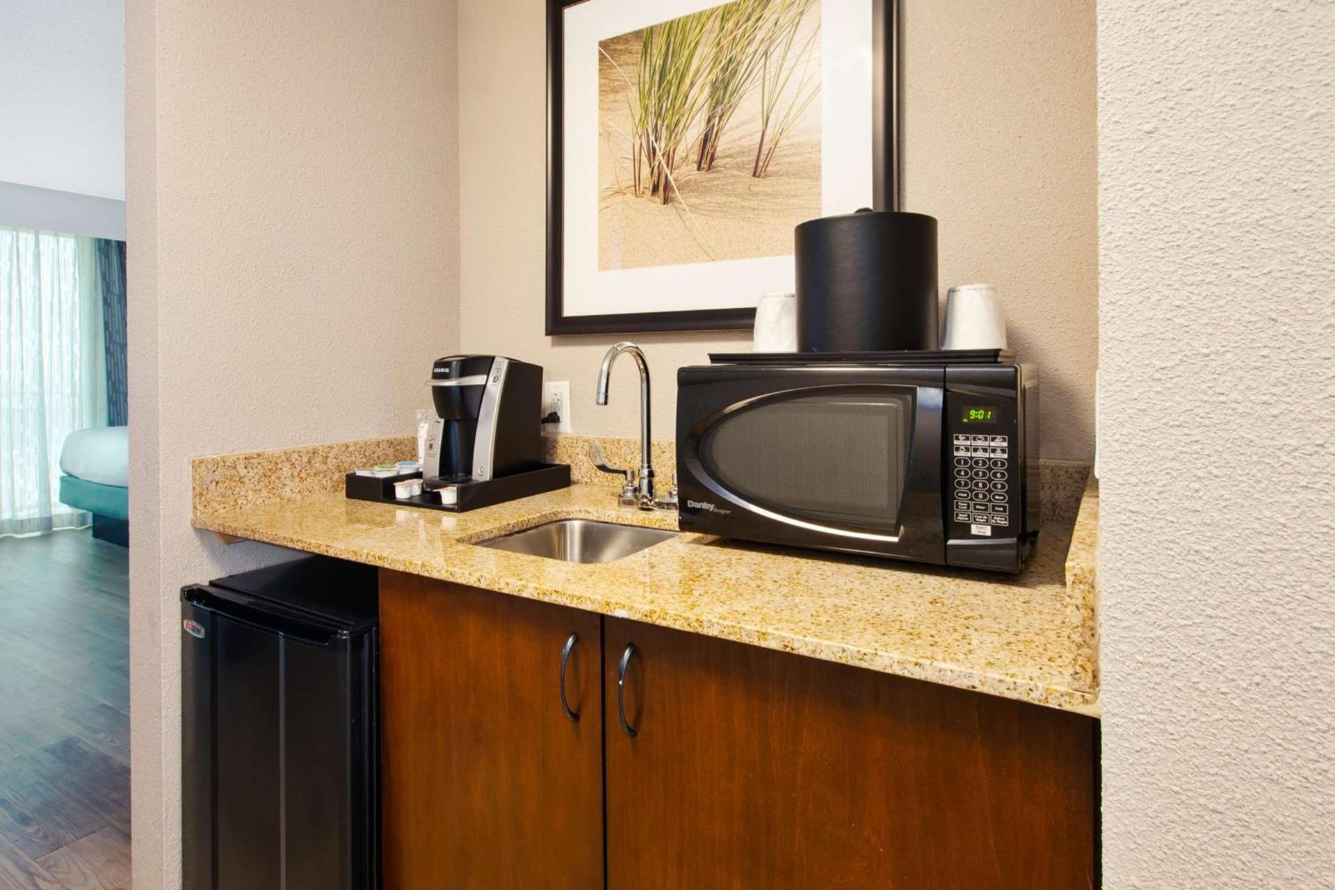 Hilton Garden Inn Virginia Beach Oceanfront photo 64