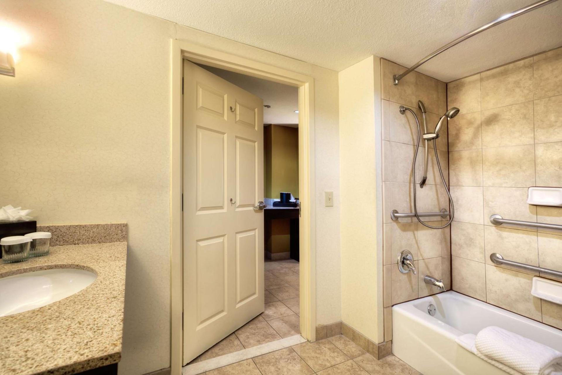 Embassy Suites by Hilton Laredo photo 14