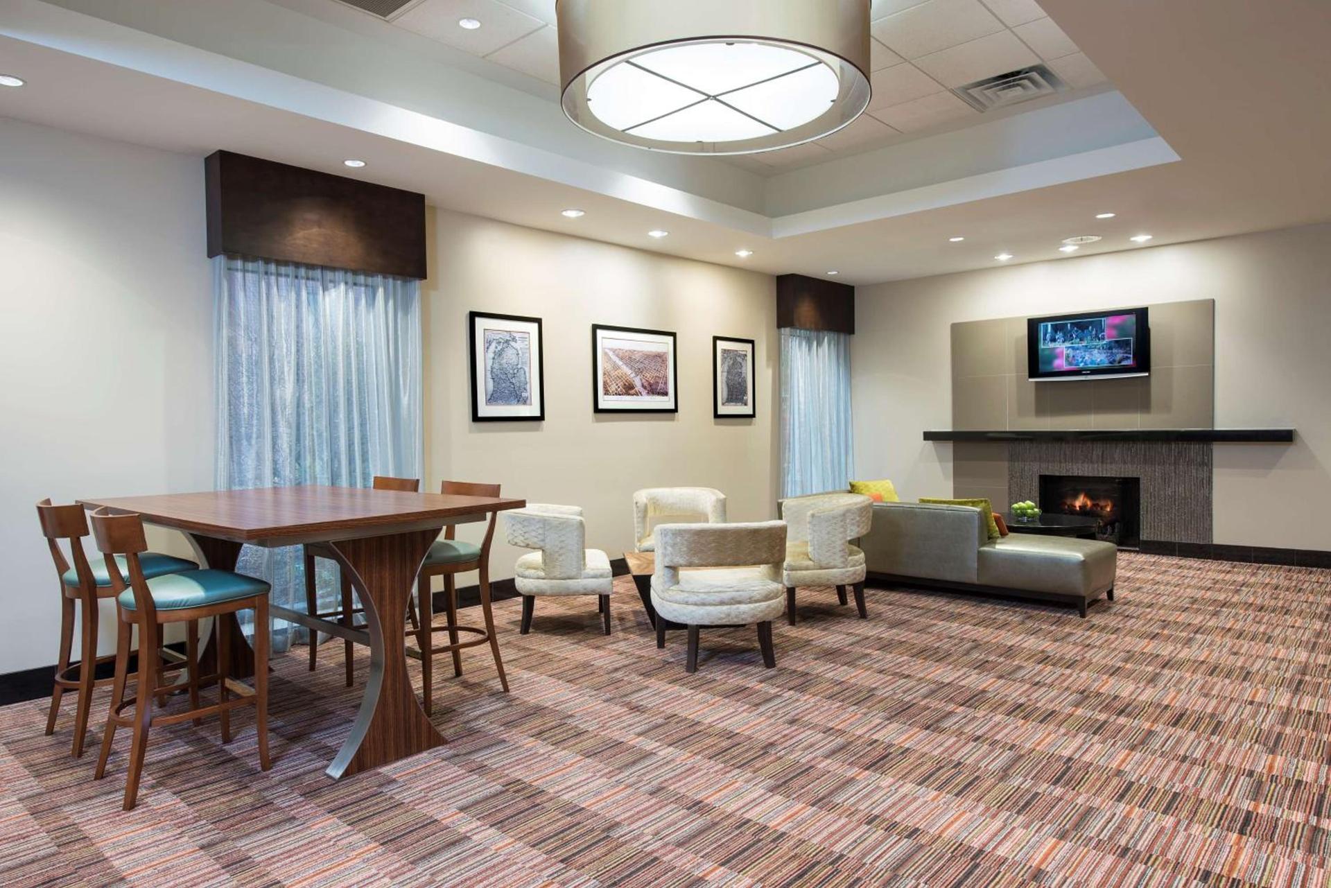 DoubleTree by Hilton Hotel Grand Rapids Airport photo 4