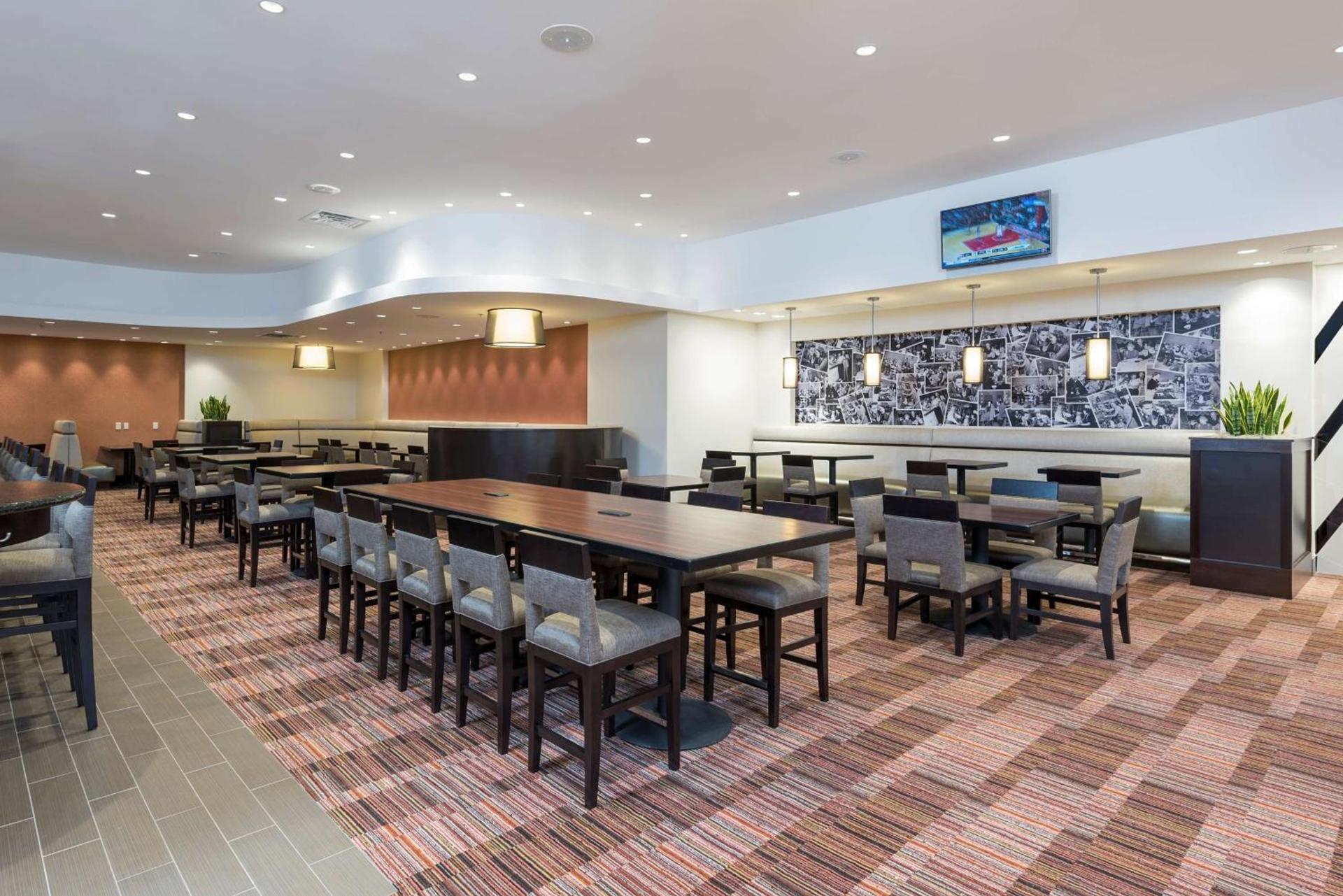 DoubleTree by Hilton Hotel Grand Rapids Airport photo 7