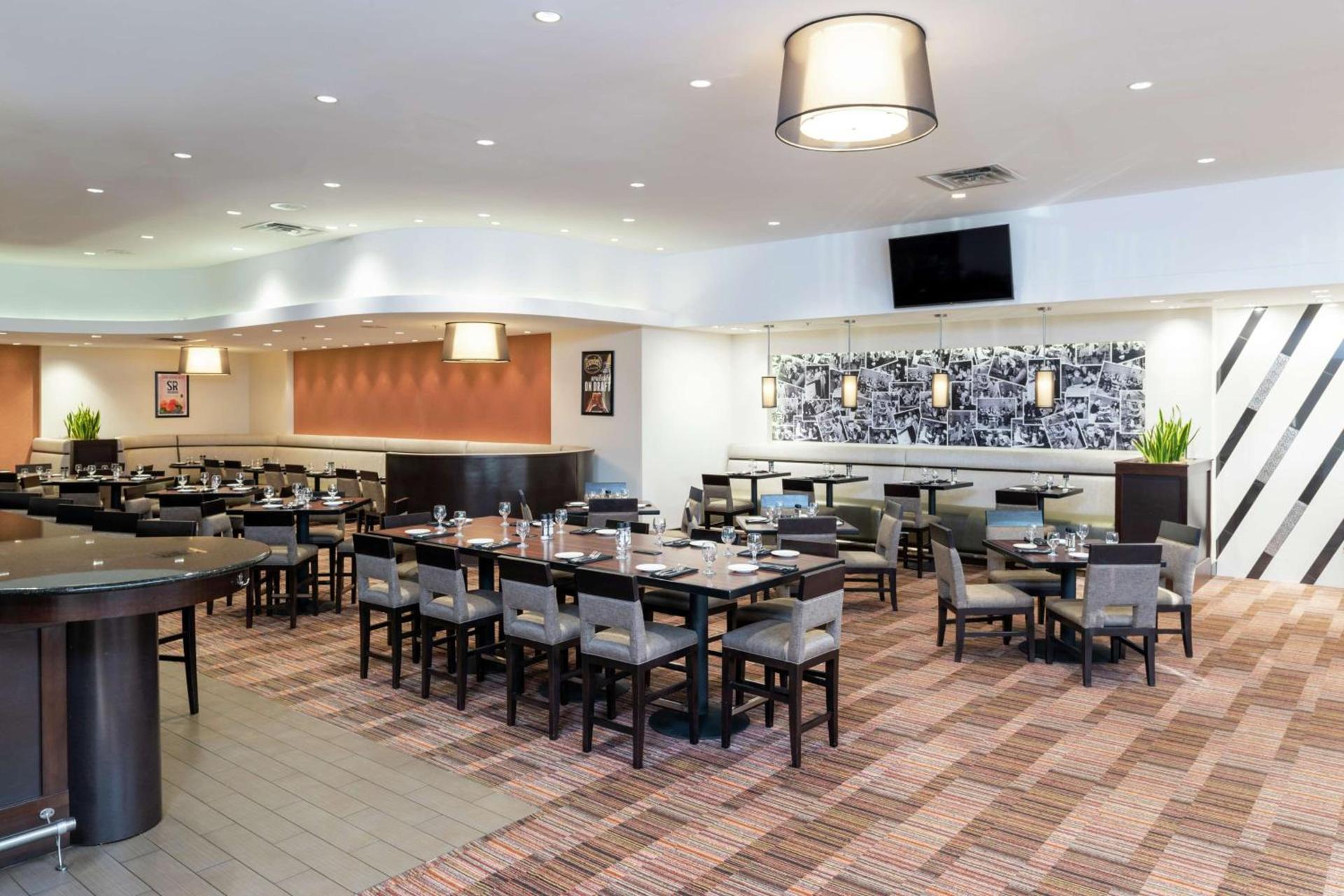 DoubleTree by Hilton Hotel Grand Rapids Airport photo 11