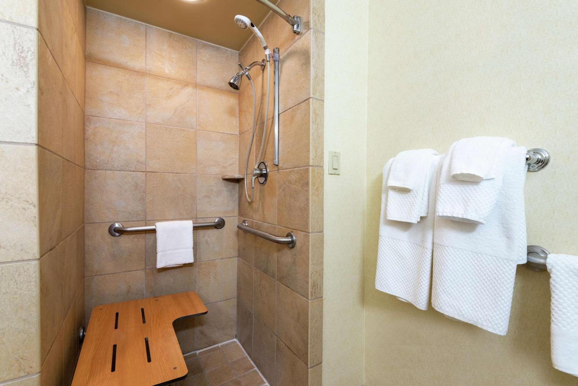 DoubleTree by Hilton Hotel Grand Rapids Airport photo 28