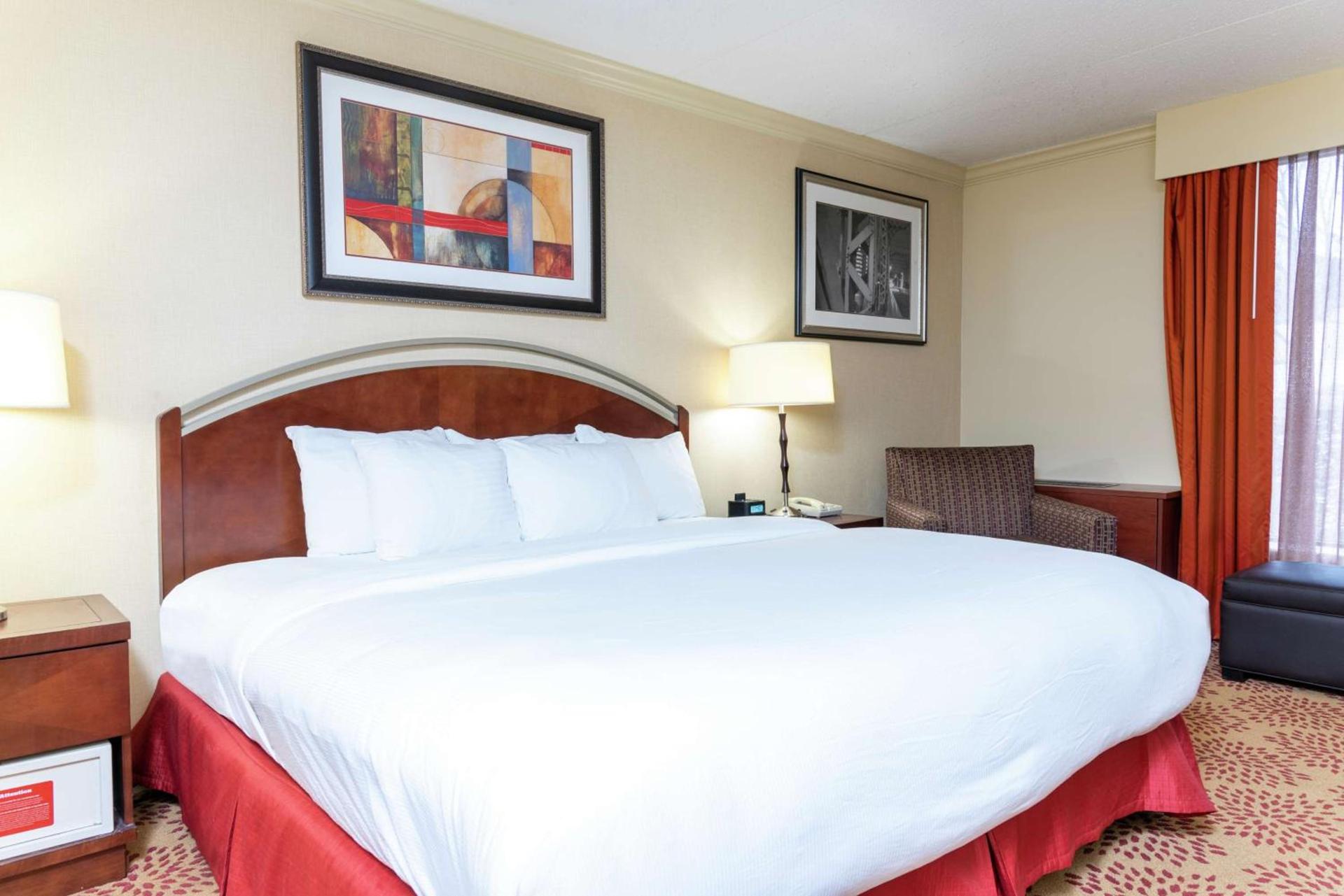 DoubleTree by Hilton Hotel Grand Rapids Airport photo 42