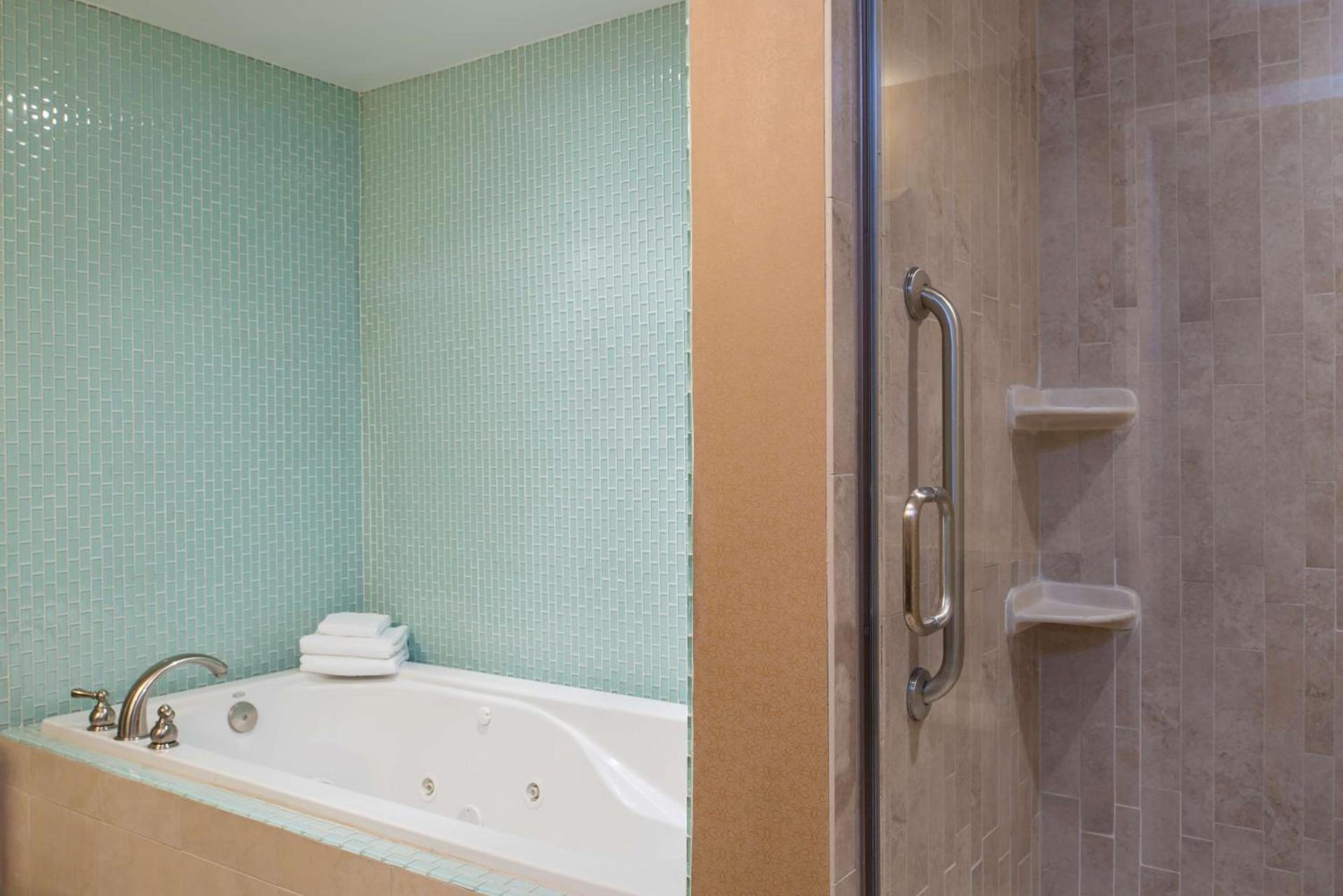 DoubleTree by Hilton Hotel Grand Rapids Airport photo 46