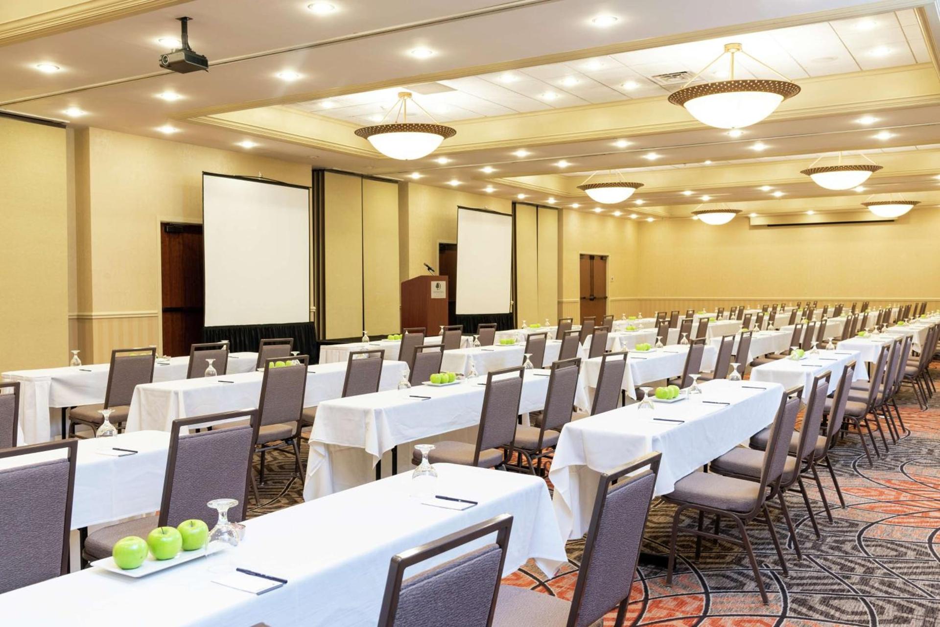 DoubleTree by Hilton Hotel Grand Rapids Airport photo 57