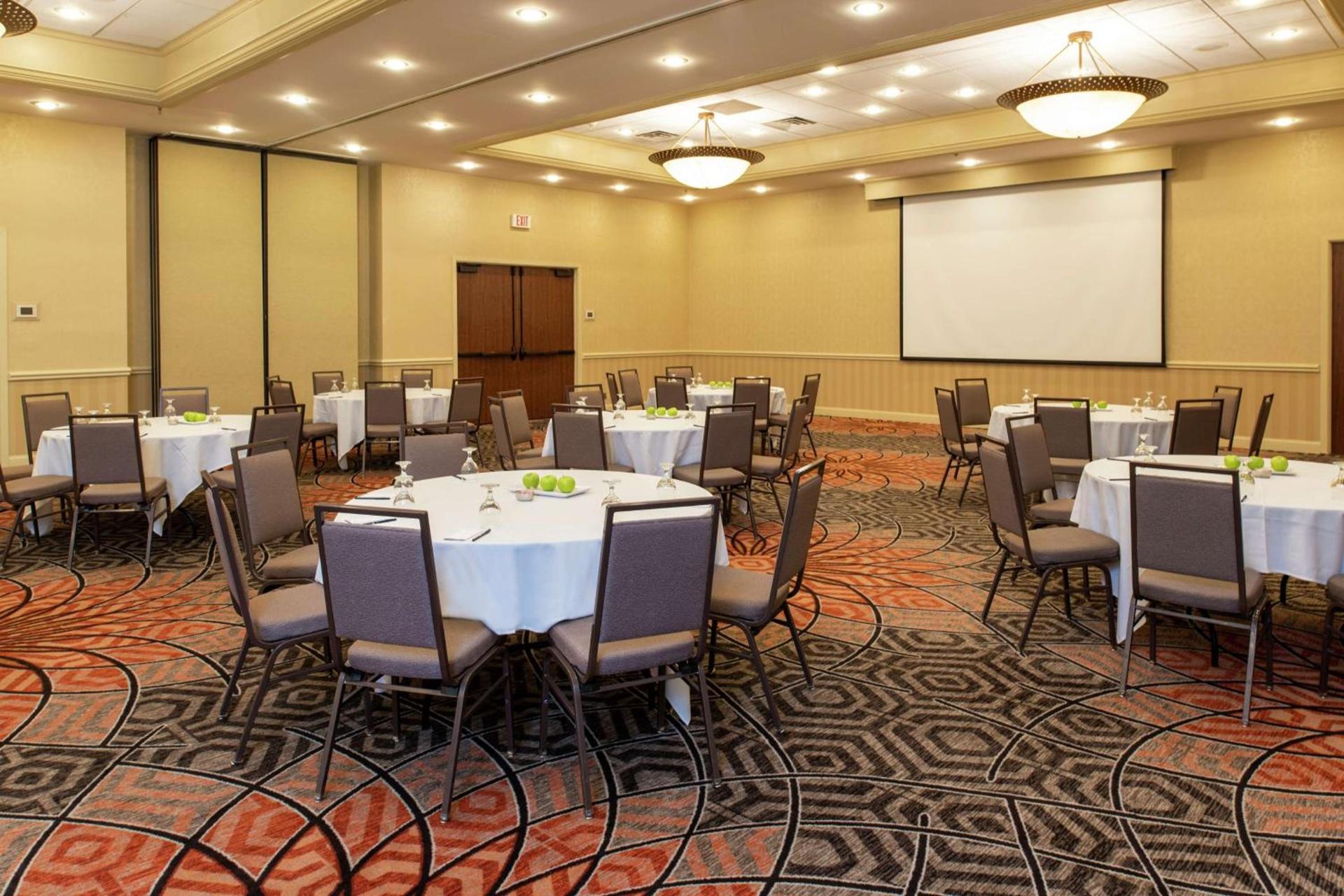 DoubleTree by Hilton Hotel Grand Rapids Airport photo 59