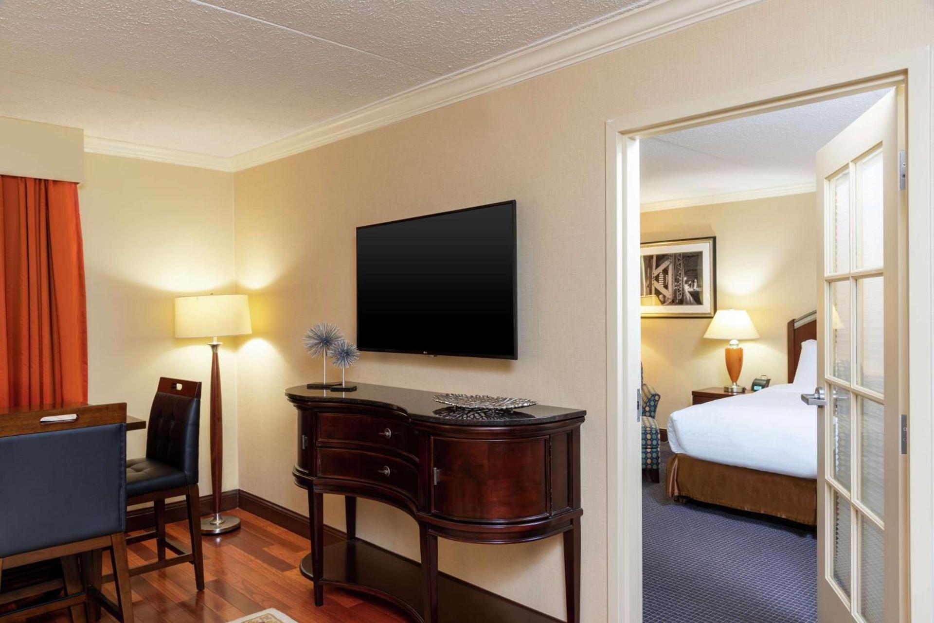 DoubleTree by Hilton Hotel Grand Rapids Airport photo 79