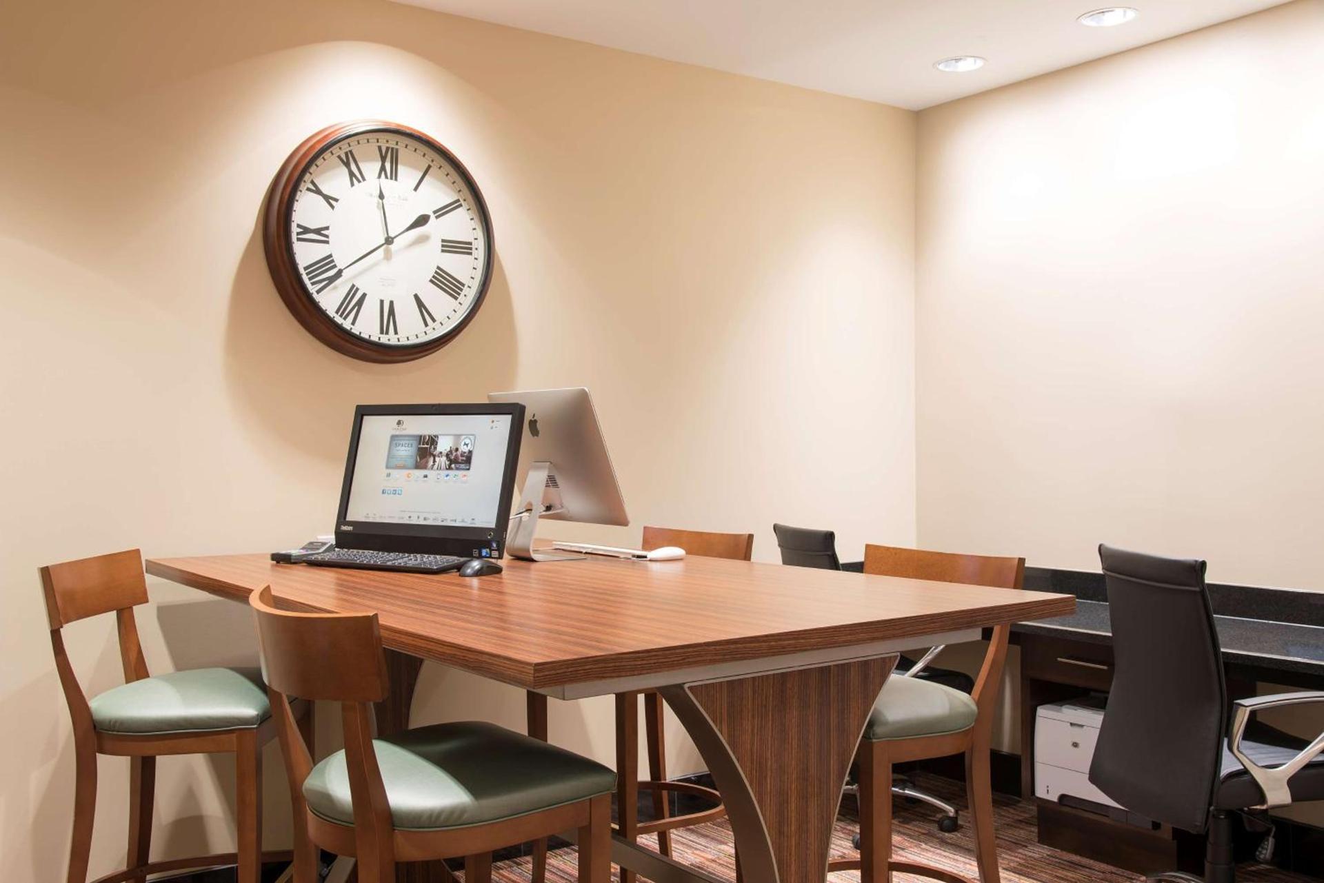 DoubleTree by Hilton Hotel Grand Rapids Airport photo 82