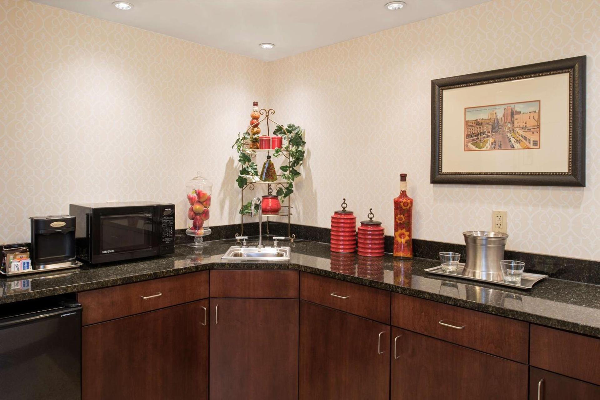 DoubleTree by Hilton Hotel Grand Rapids Airport photo 81