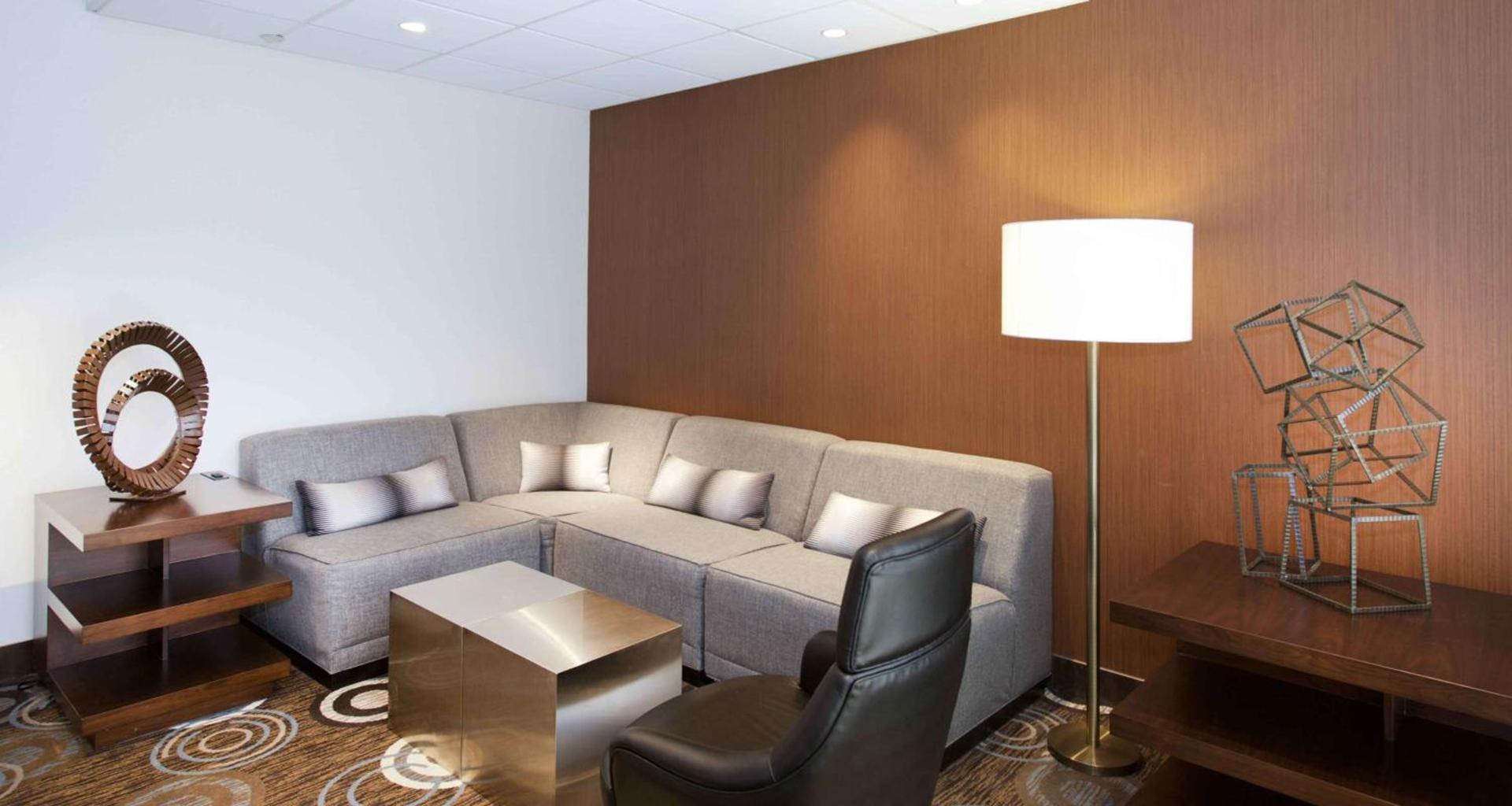 Embassy Suites by Hilton Detroit - Livonia/Novi photo 4