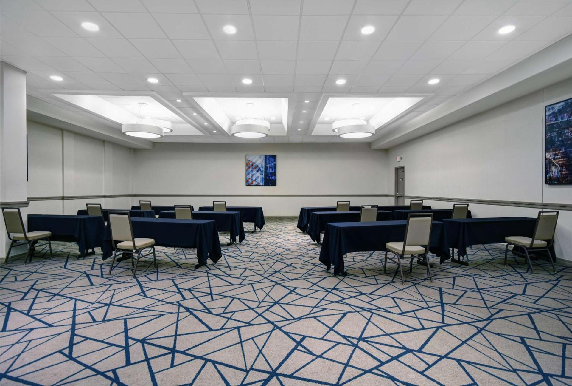 Embassy Suites by Hilton Detroit - Livonia/Novi photo 27