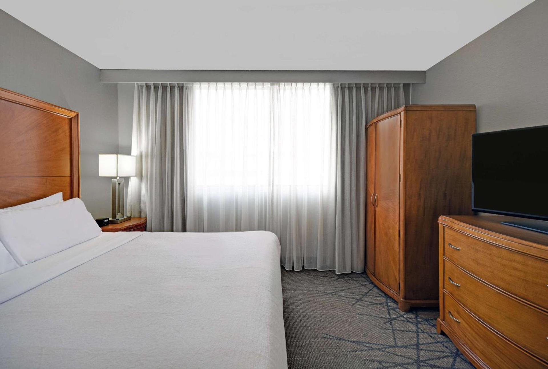 Embassy Suites by Hilton Detroit - Livonia/Novi photo 35