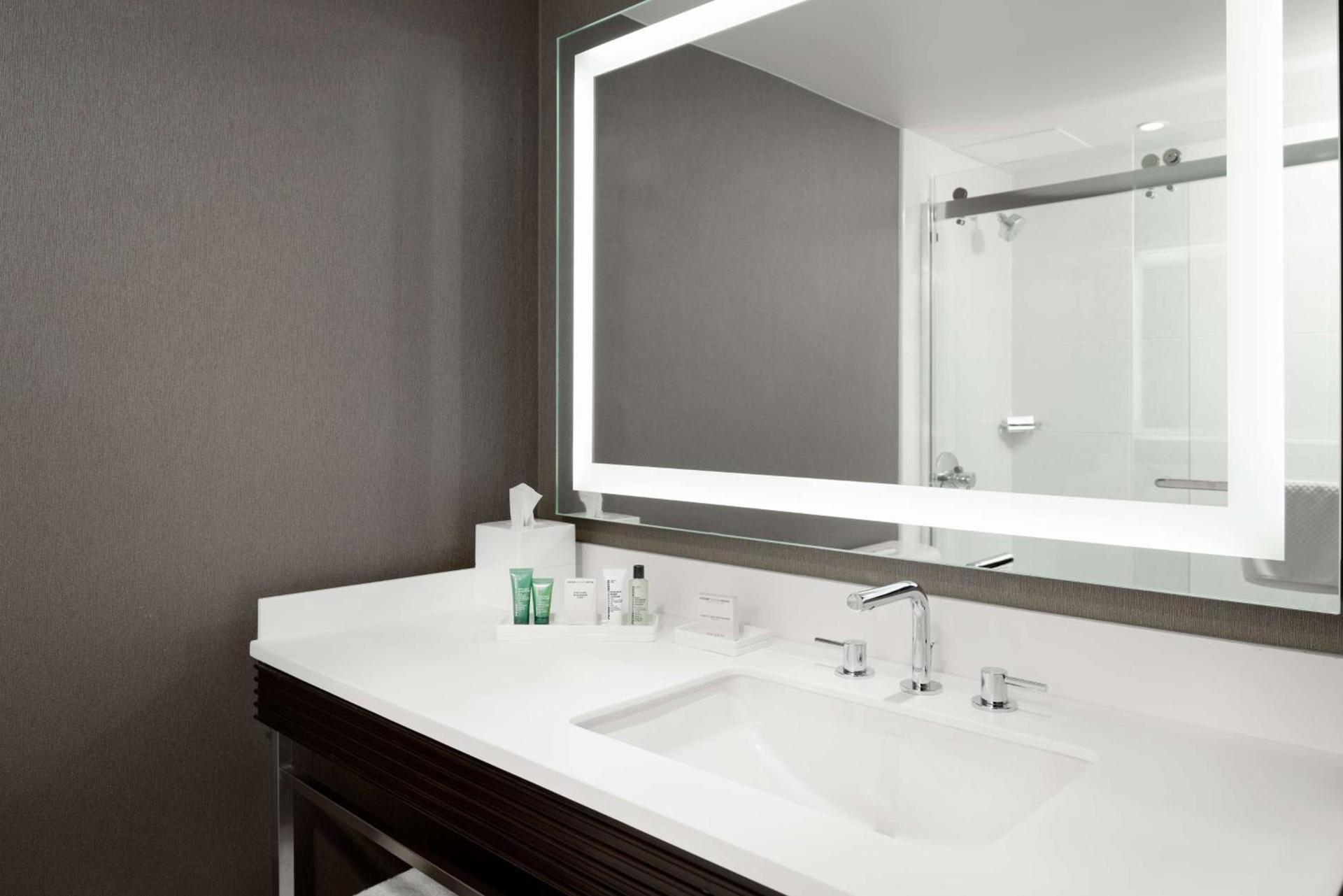Hilton Woodland Hills/ Los Angeles photo 26