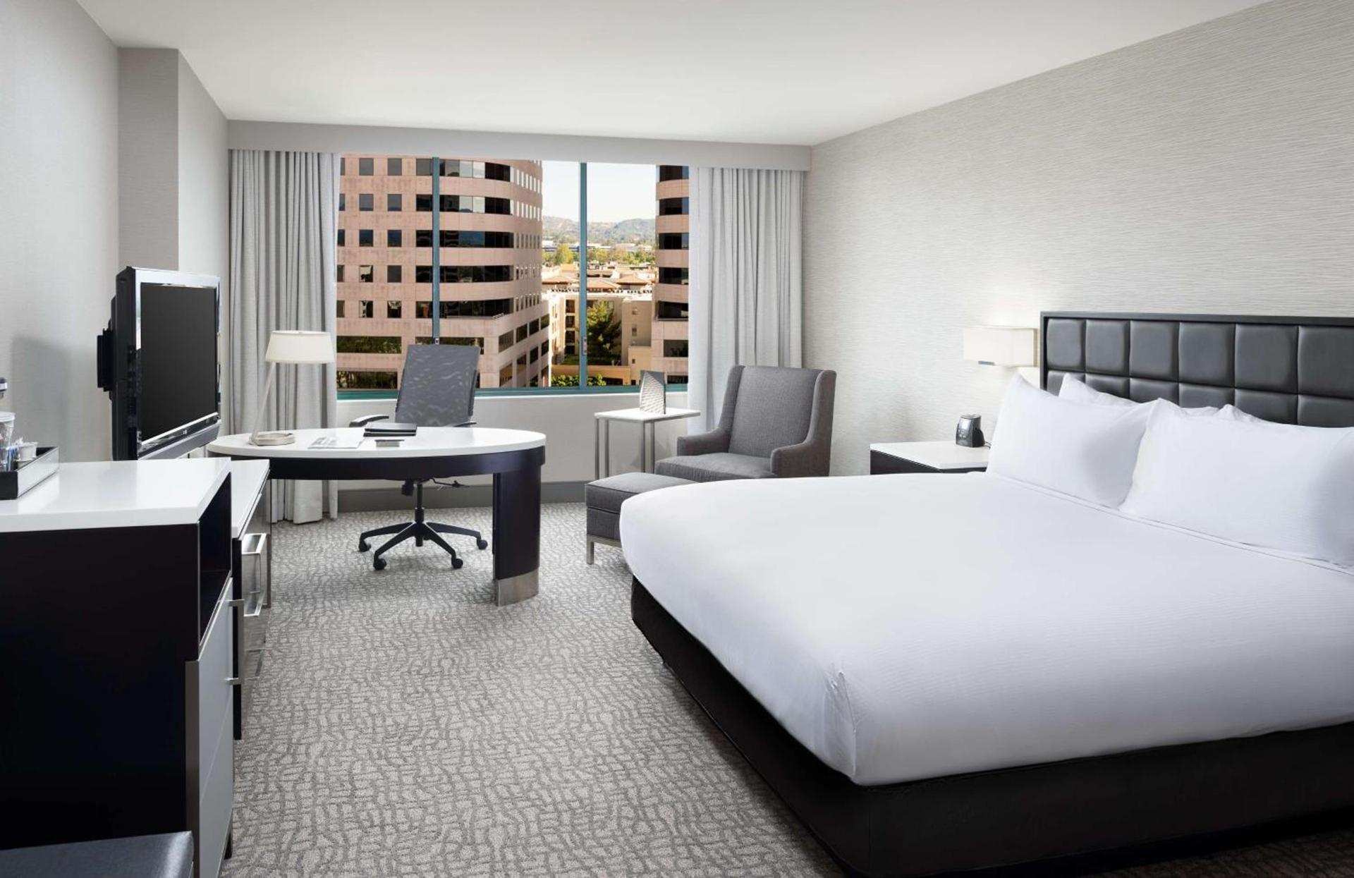 Hilton Woodland Hills/ Los Angeles photo 39