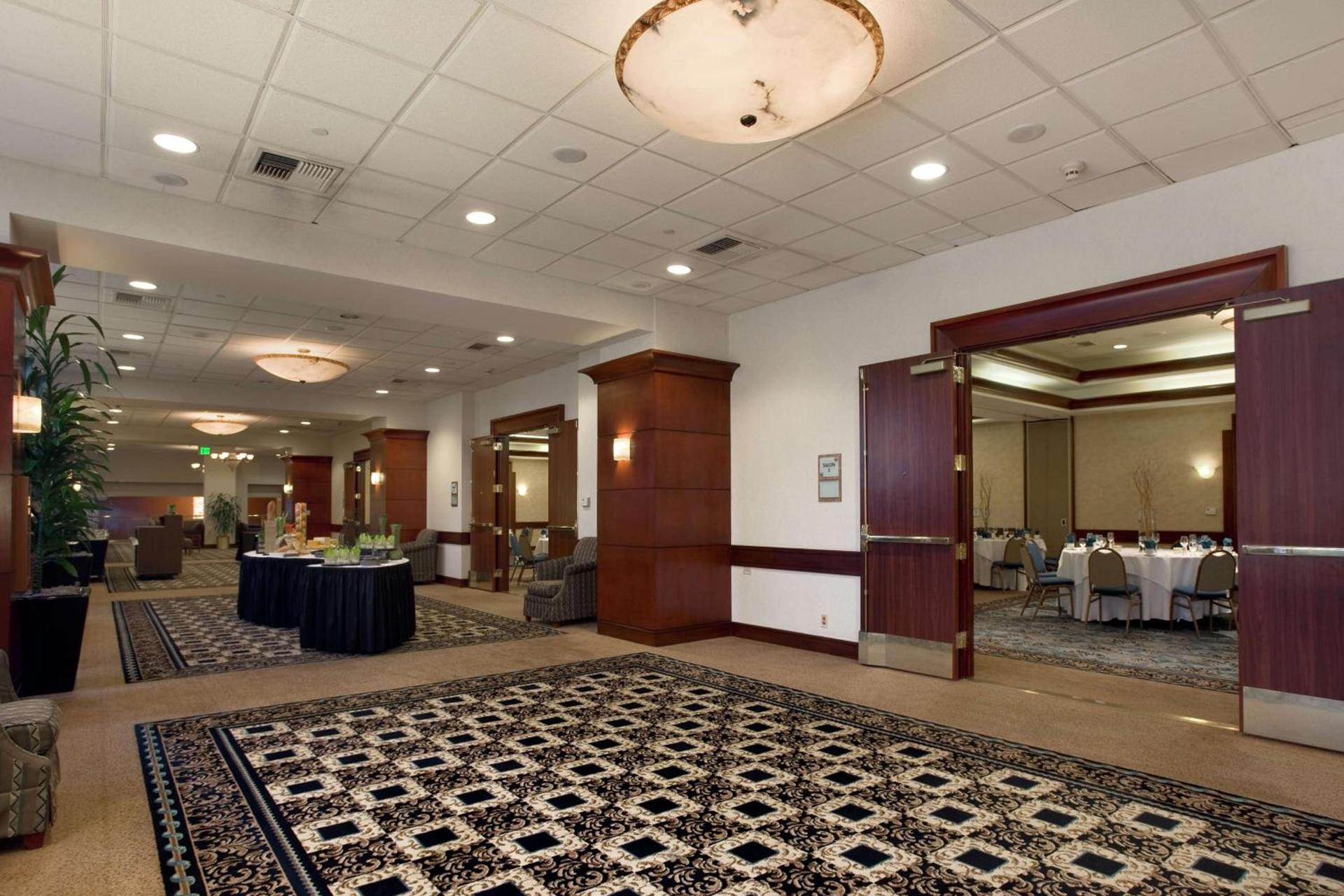 Hilton Woodland Hills/ Los Angeles photo 40