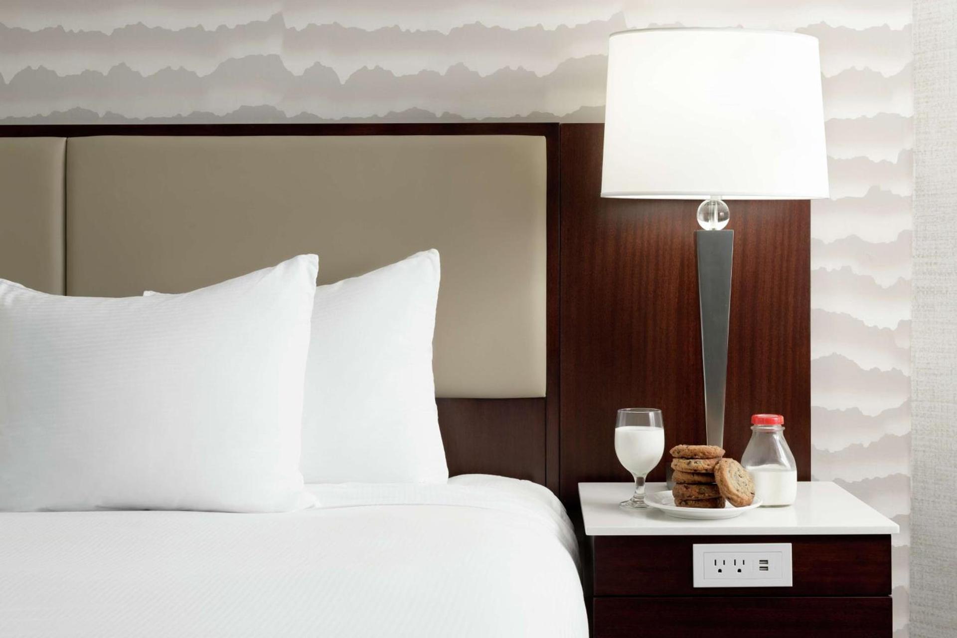 DoubleTree Suites by Hilton Phoenix photo 20