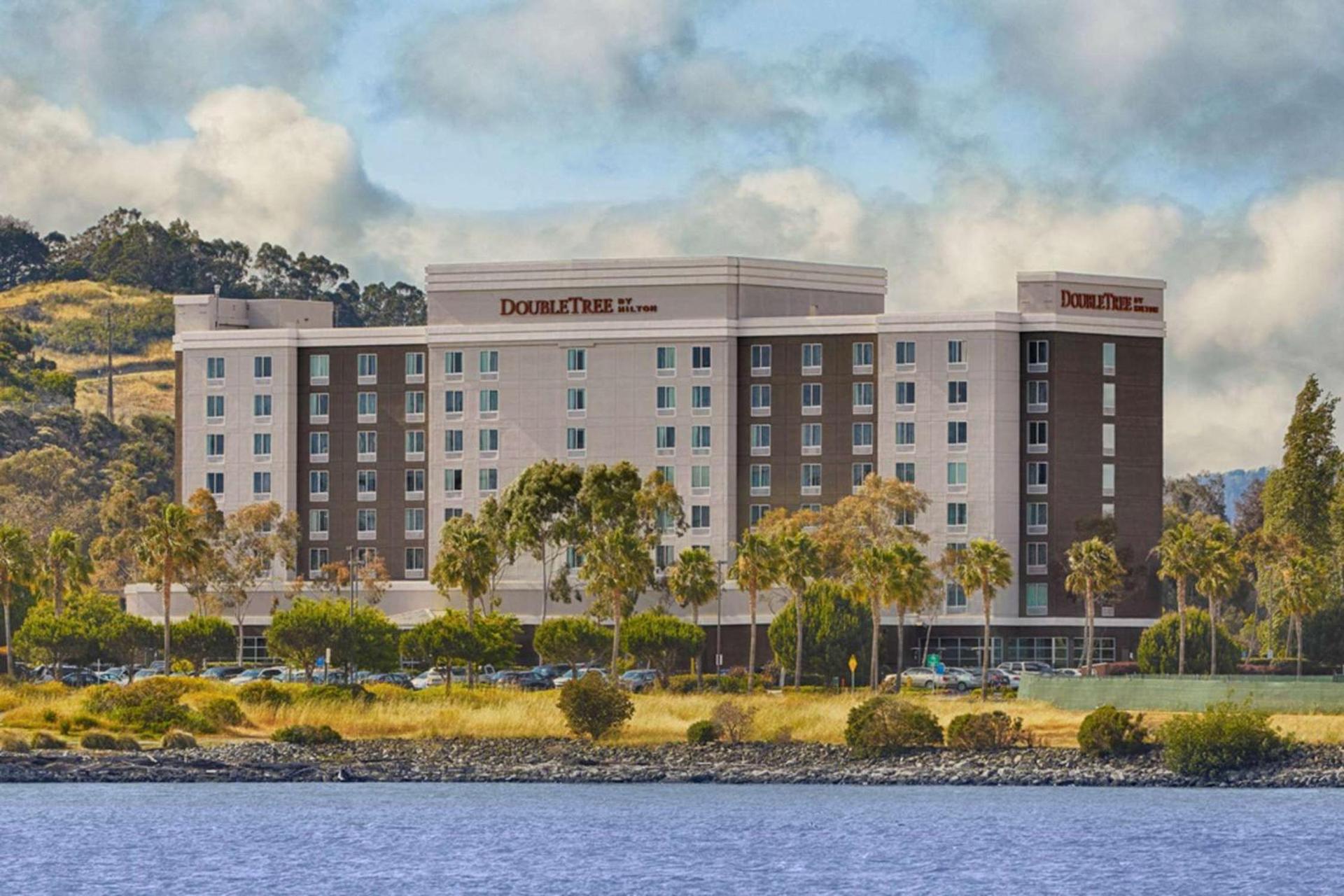 DoubleTree by Hilton San Francisco Airport North Bayfront photo 2