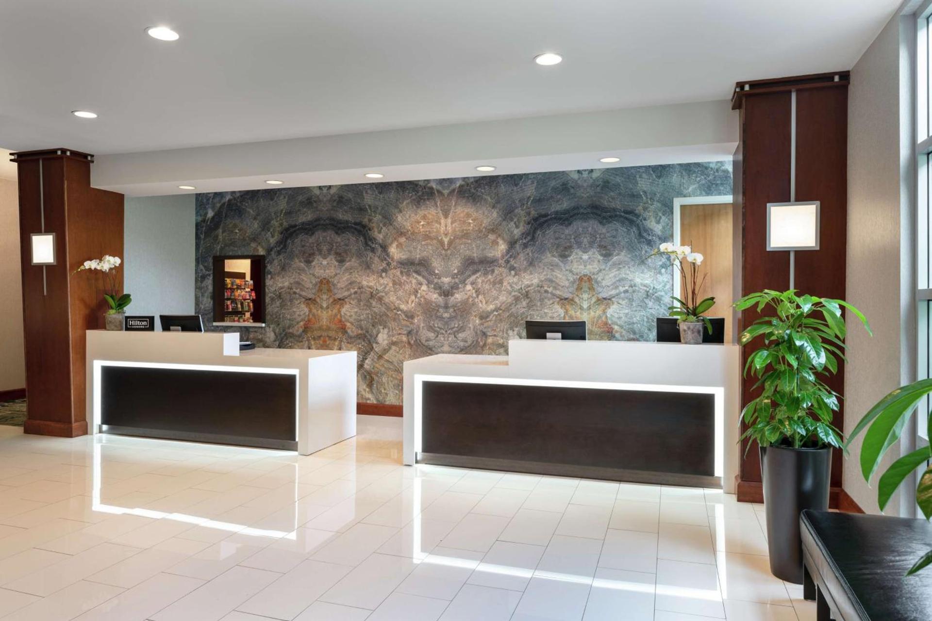 DoubleTree by Hilton San Francisco Airport North Bayfront photo 4