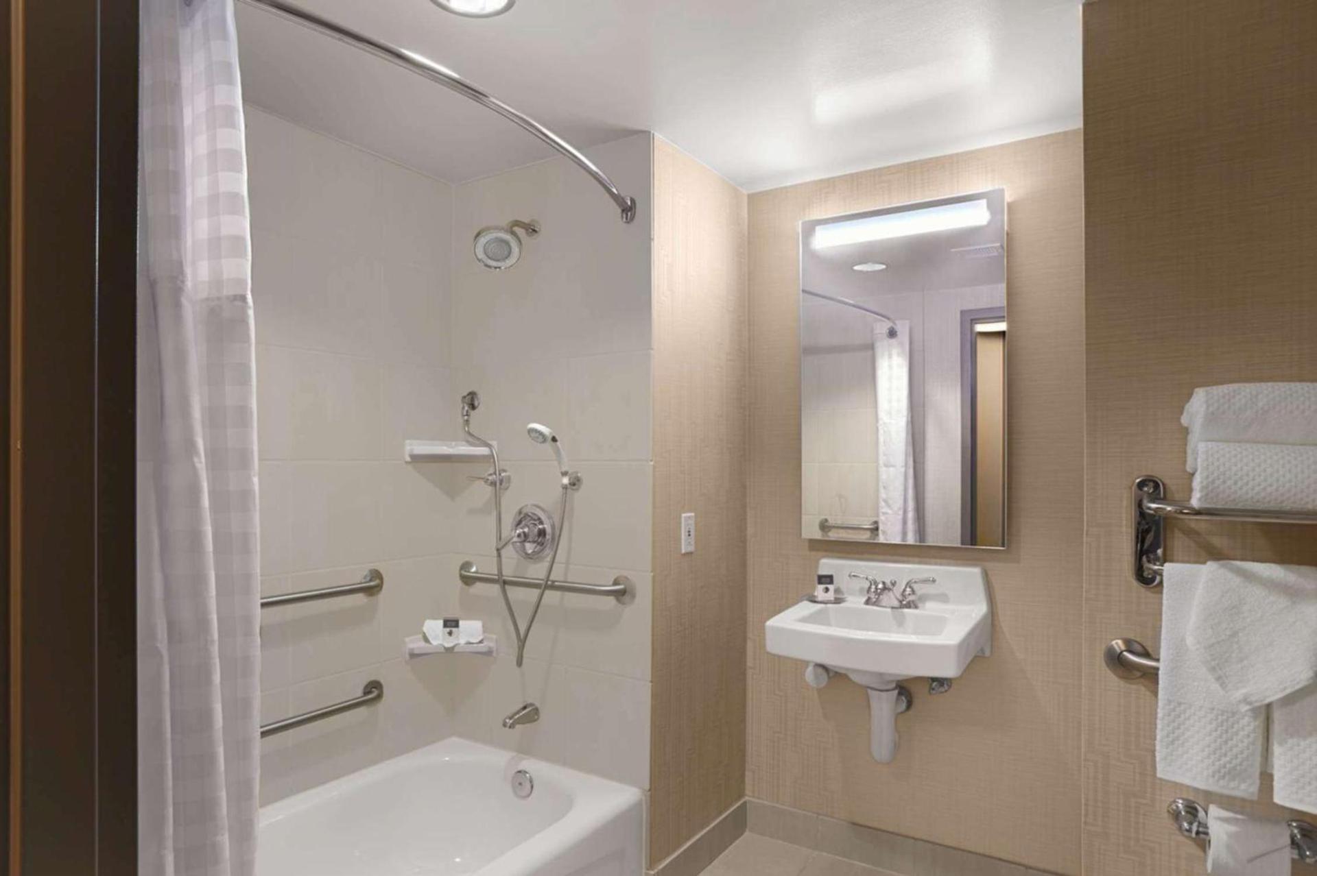 DoubleTree by Hilton San Francisco Airport North Bayfront photo 35