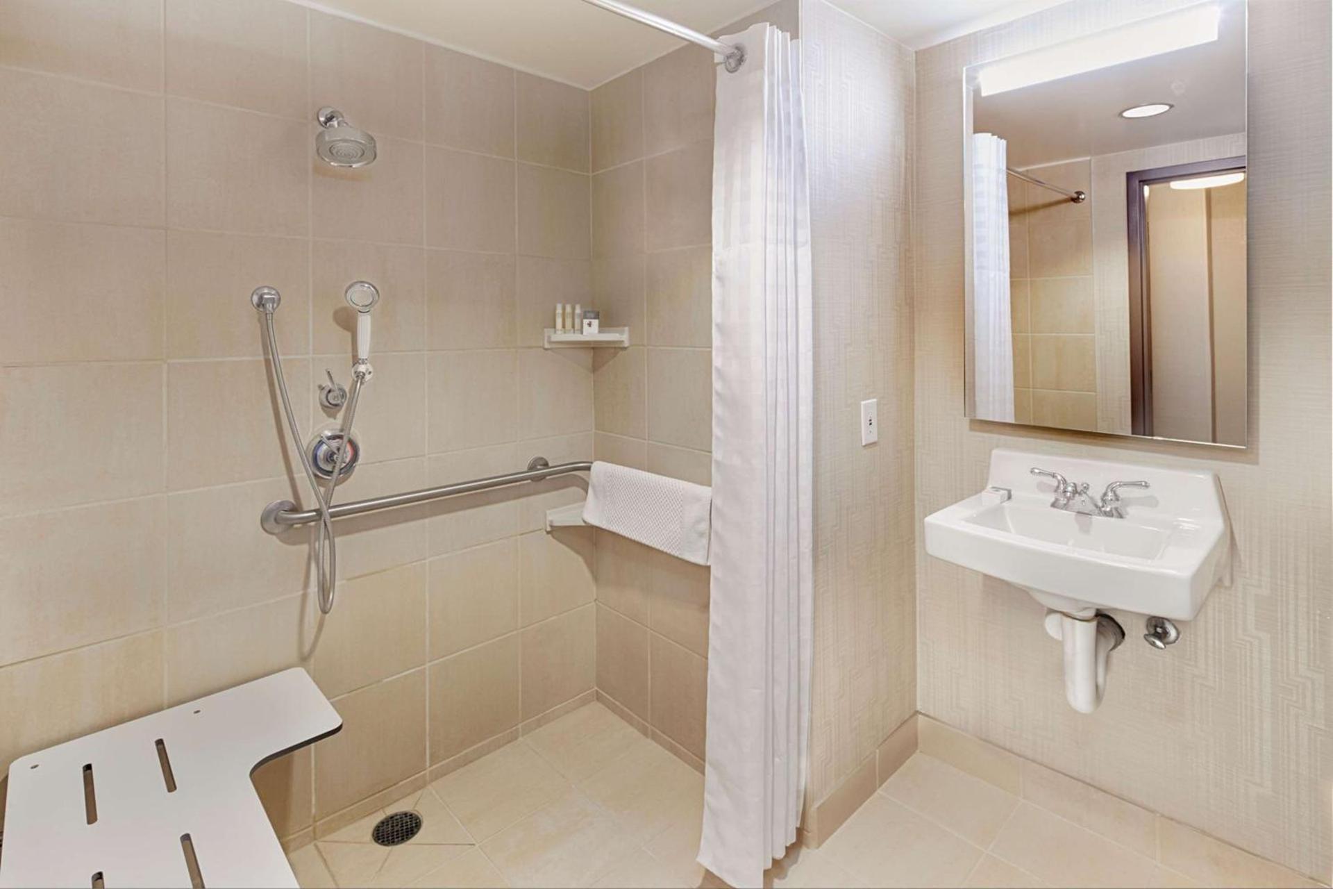 DoubleTree by Hilton San Francisco Airport North Bayfront photo 39