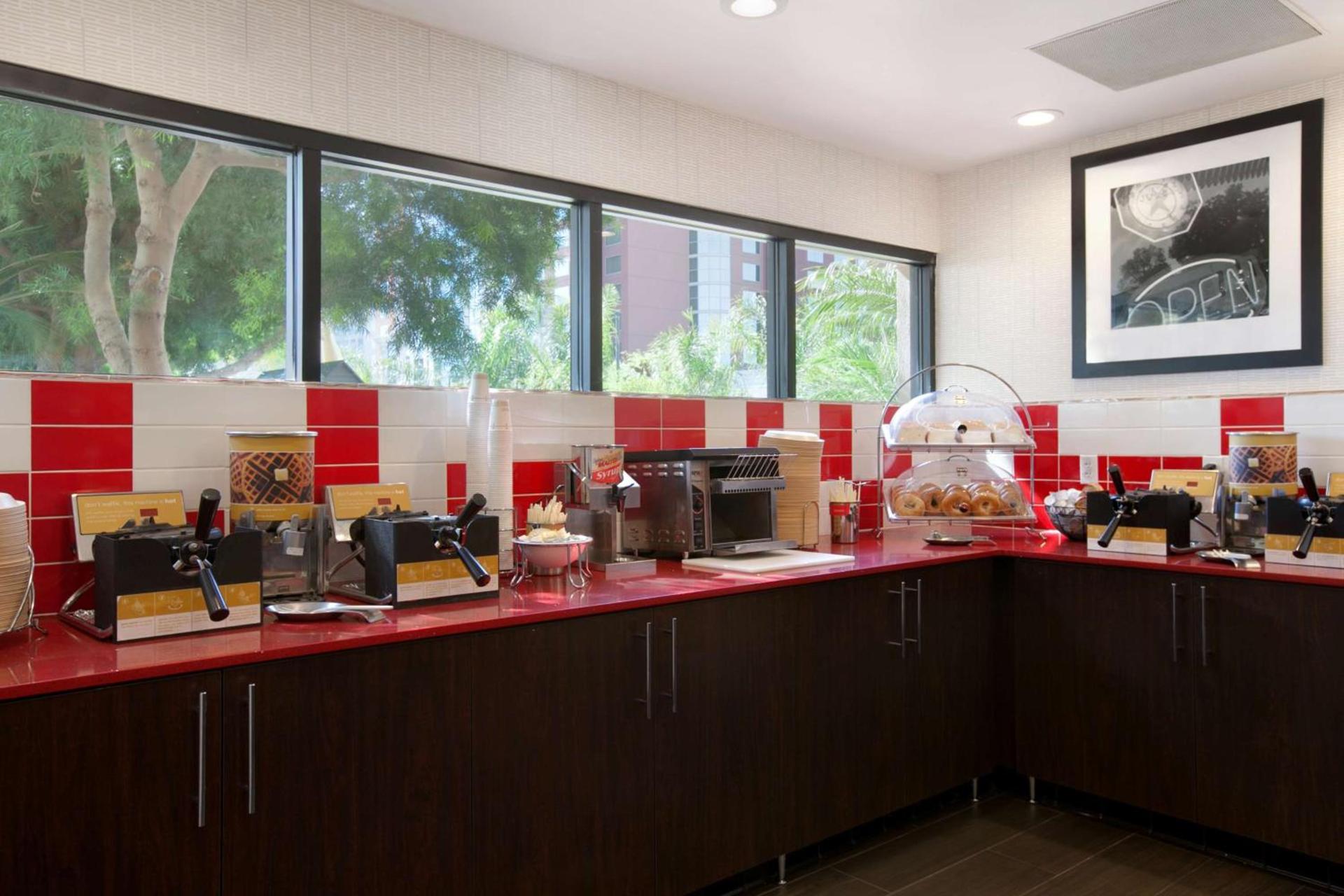 Hampton Inn & Suites Anaheim Garden Grove photo 11